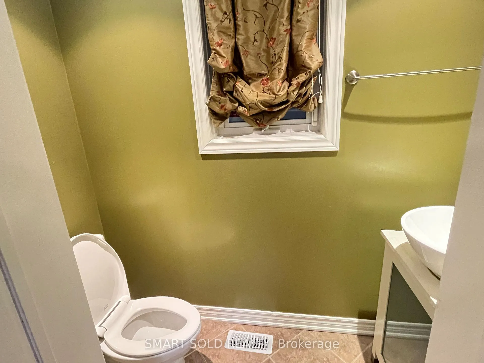 Photo 7 of 199 Venice Gate Drive, Vaughan, Vellore Village — HOMEH