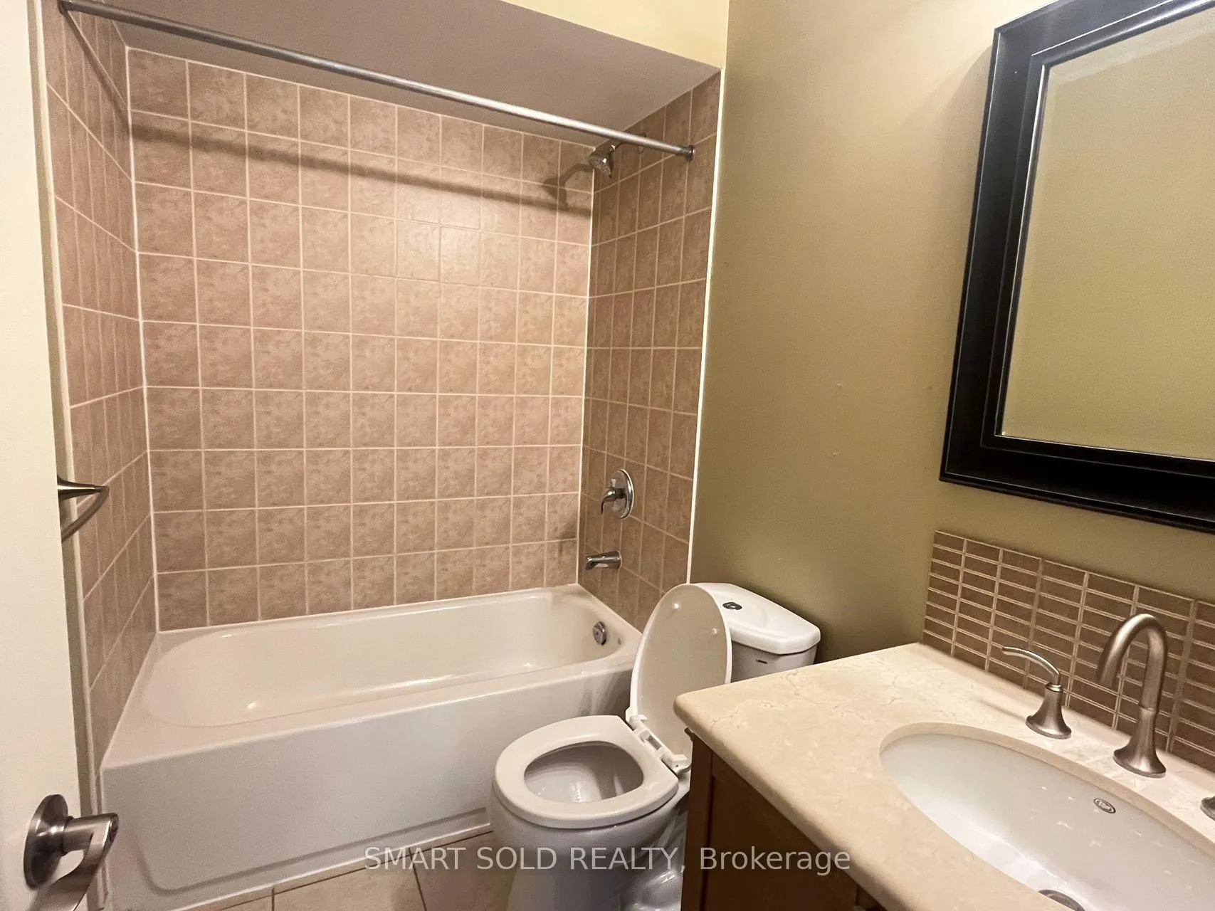 Photo 16 of 199 Venice Gate Drive, Vaughan, Vellore Village — HOMEH