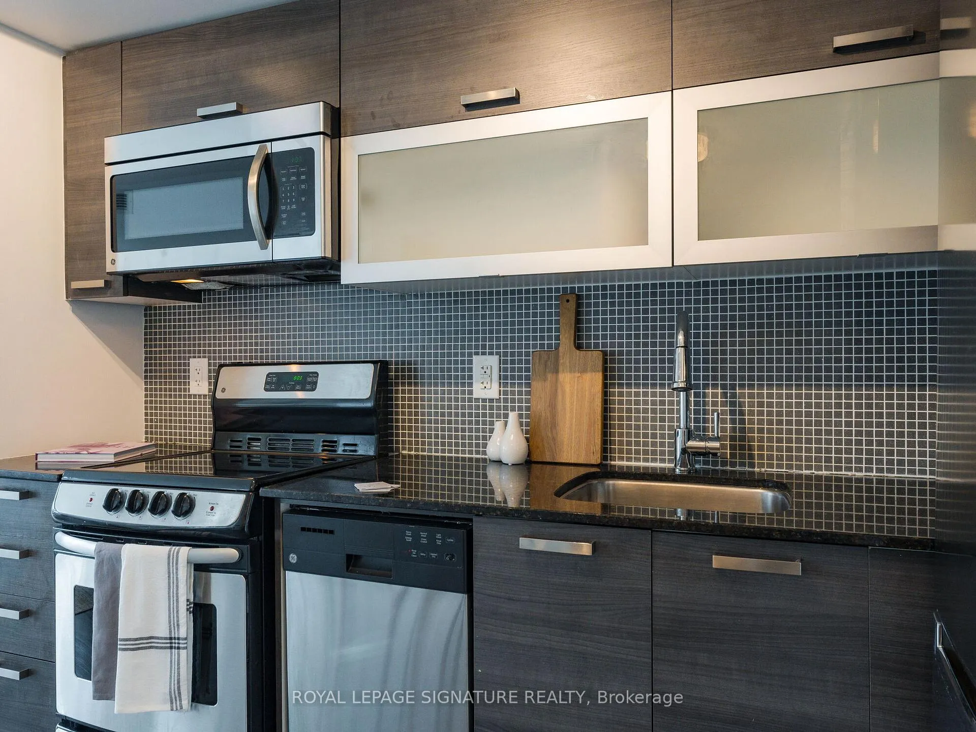 Photo 32 of Unit LPH05E, 36 Lisgar Street, Toronto, Little Portugal — HOMEH
