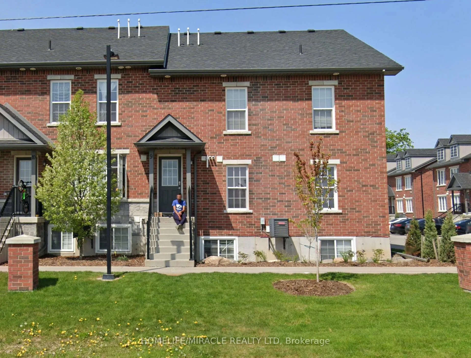 Front of Unit 9, 252 Penetanguishene Road