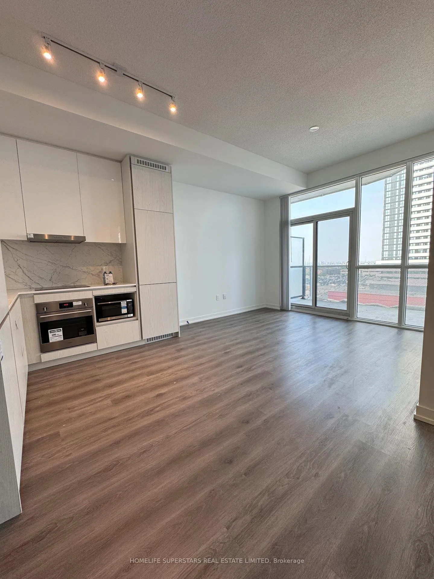 Photo 1 of Unit 703, 28 Interchange Way, Vaughan, Vaughan Corporate Centre — HOMEH