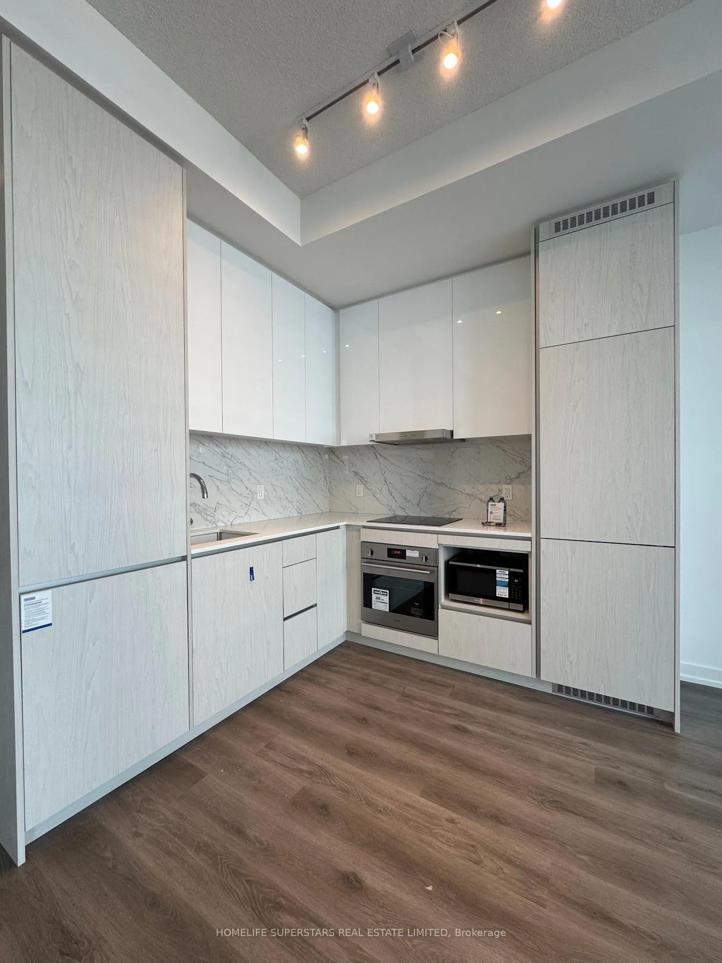 Photo 3 of Unit 703, 28 Interchange Way, Vaughan, Vaughan Corporate Centre — HOMEH