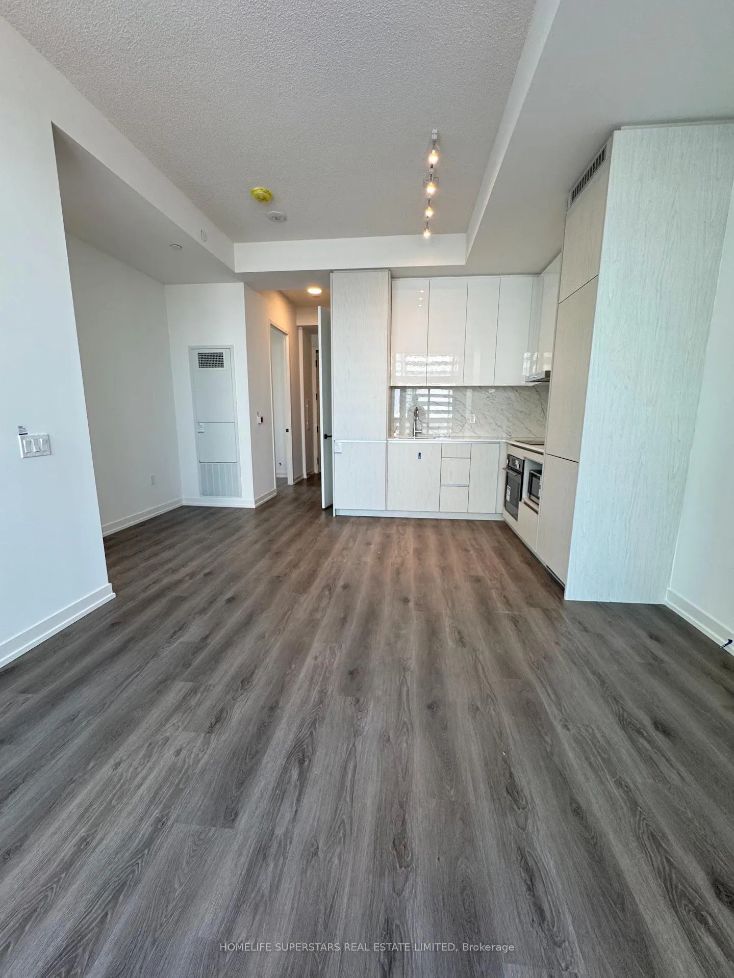 Photo 4 of Unit 703, 28 Interchange Way, Vaughan, Vaughan Corporate Centre — HOMEH