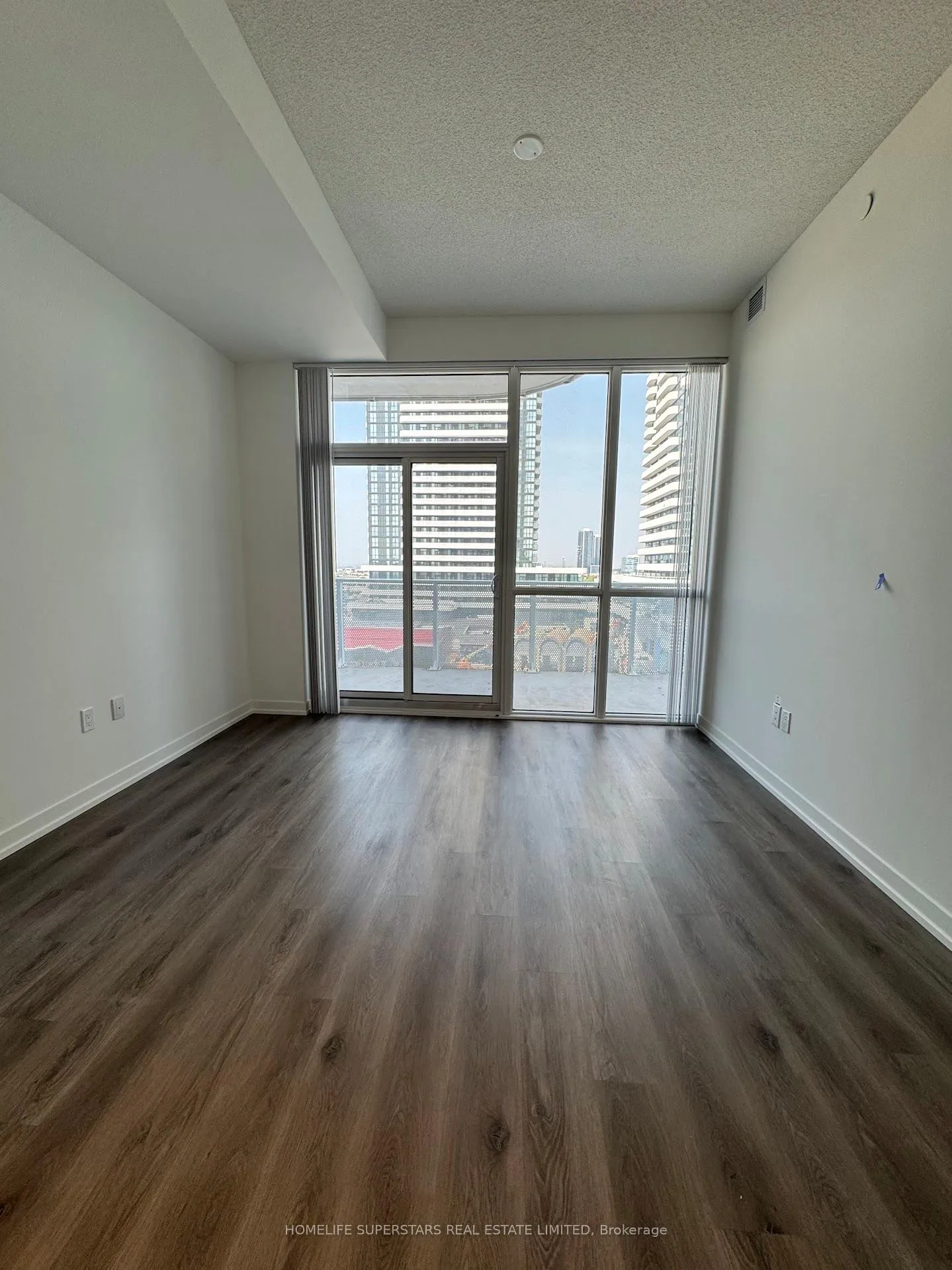 Photo 13 of Unit 703, 28 Interchange Way, Vaughan, Vaughan Corporate Centre — HOMEH