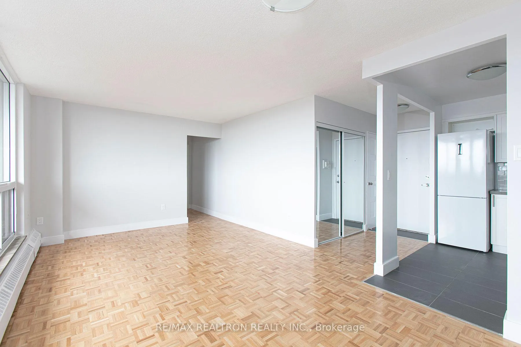 Photo 2 of Unit 308, 666 Spadina Avenue, Toronto, University — HOMEH