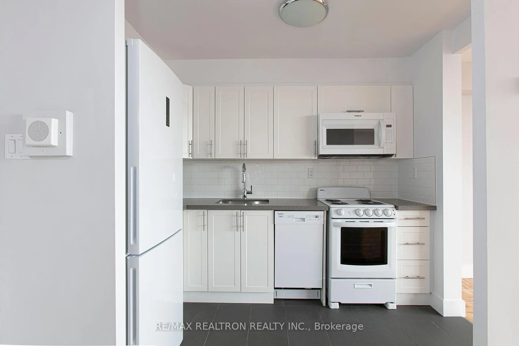 Photo 4 of Unit 308, 666 Spadina Avenue, Toronto, University — HOMEH