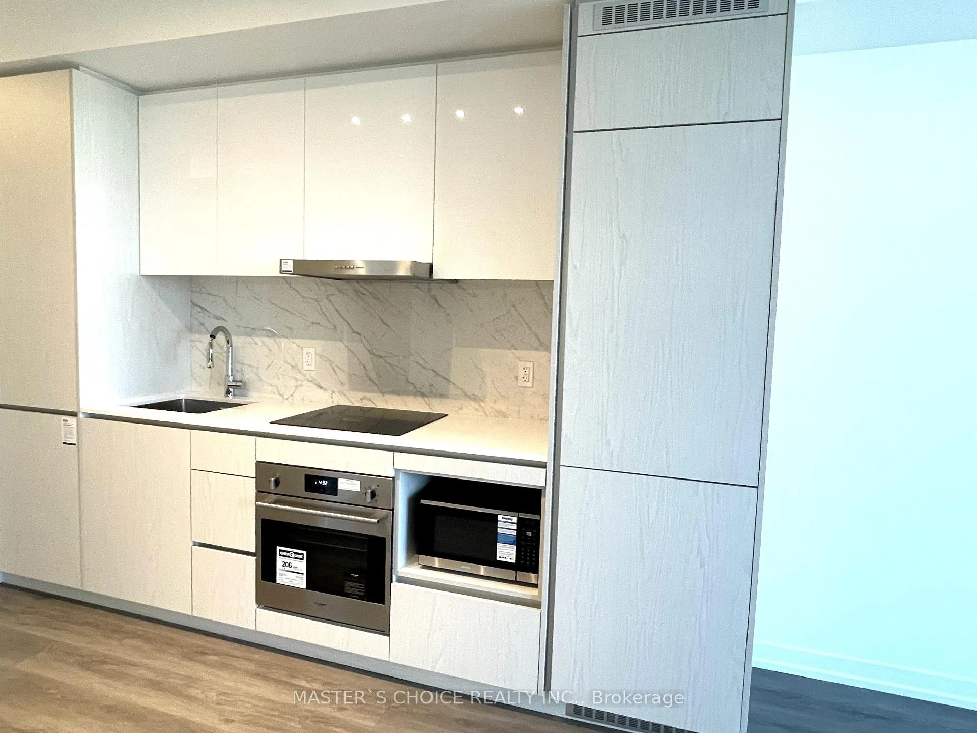 Photo 3 of Unit 807, 28 Interchange Way, Vaughan, Vaughan Corporate Centre — HOMEH