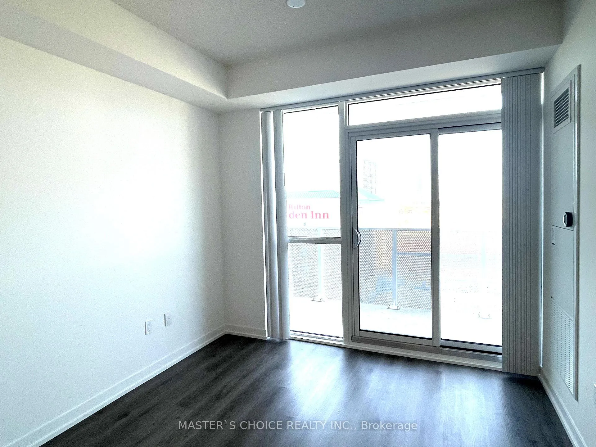 Photo 4 of Unit 807, 28 Interchange Way, Vaughan, Vaughan Corporate Centre — HOMEH
