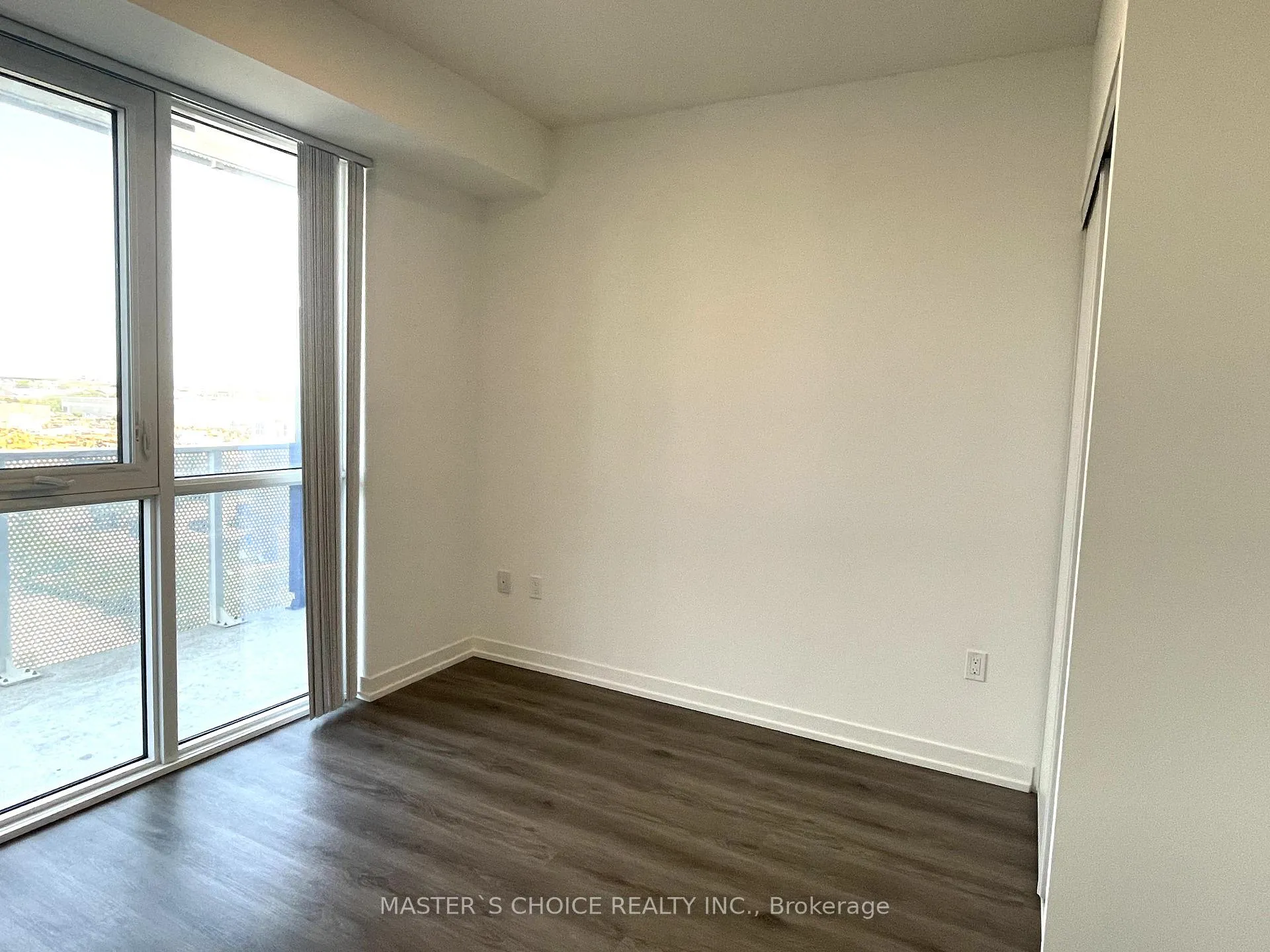 Photo 5 of Unit 807, 28 Interchange Way, Vaughan, Vaughan Corporate Centre — HOMEH