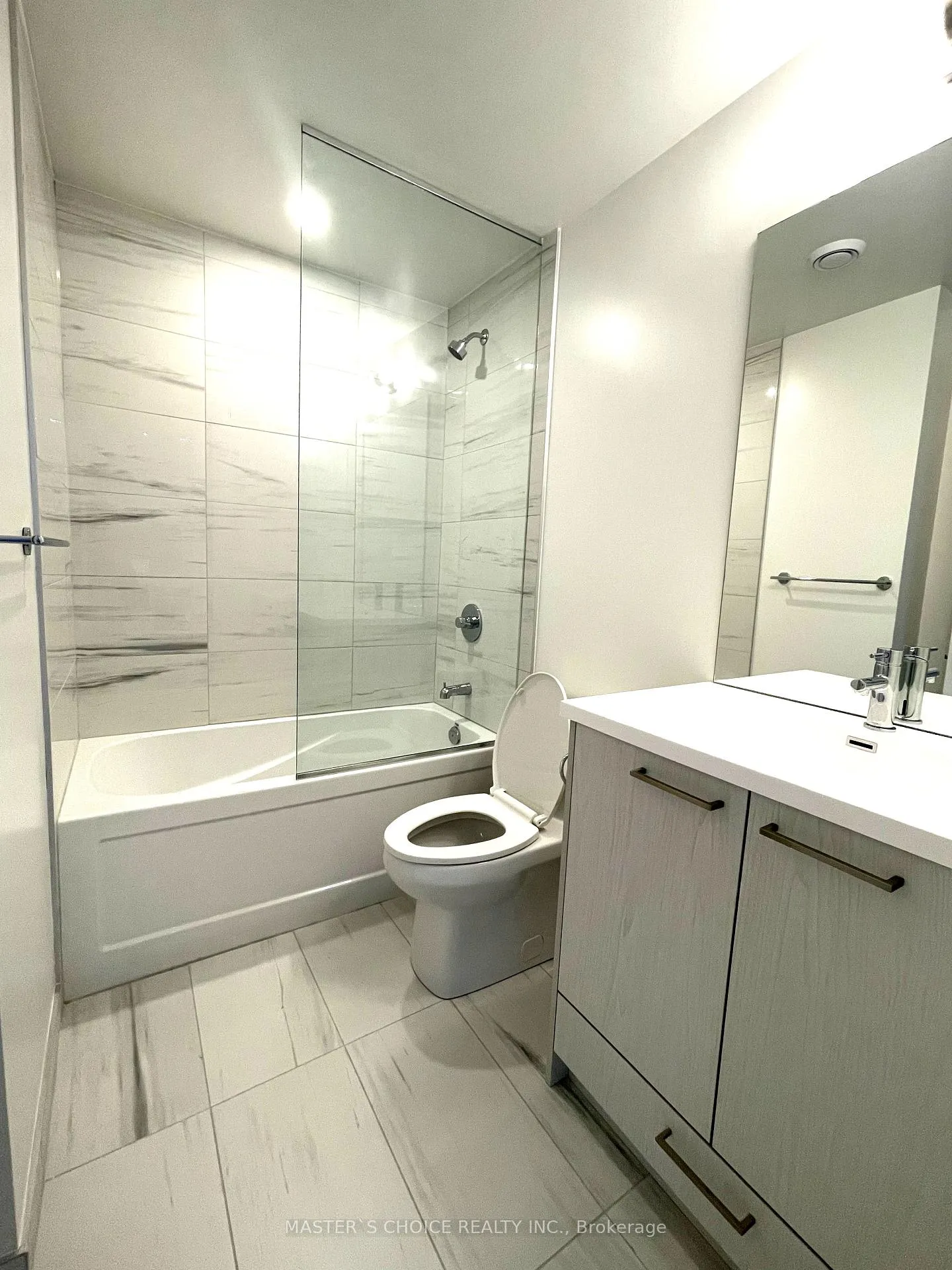 Photo 7 of Unit 807, 28 Interchange Way, Vaughan, Vaughan Corporate Centre — HOMEH