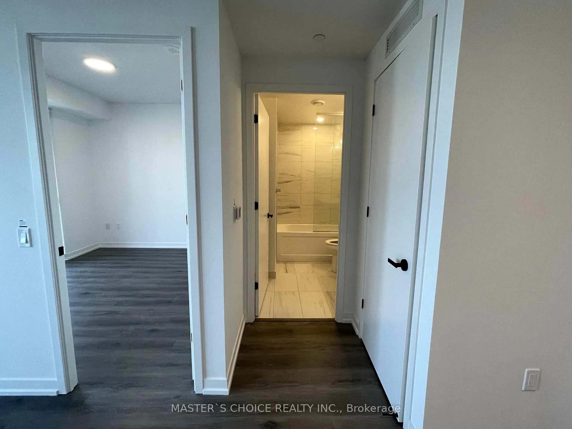 Photo 9 of Unit 807, 28 Interchange Way, Vaughan, Vaughan Corporate Centre — HOMEH