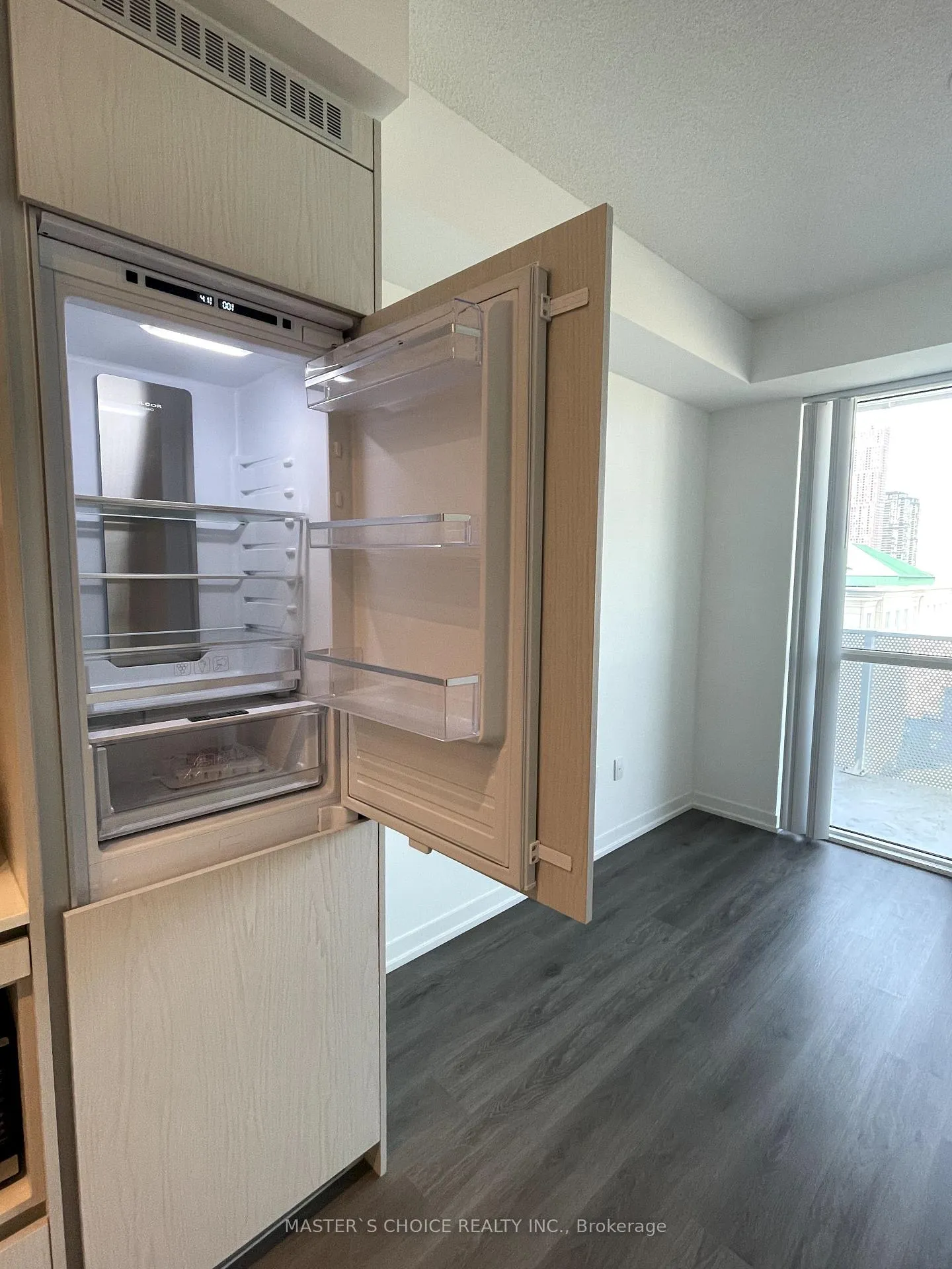 Photo 10 of Unit 807, 28 Interchange Way, Vaughan, Vaughan Corporate Centre — HOMEH
