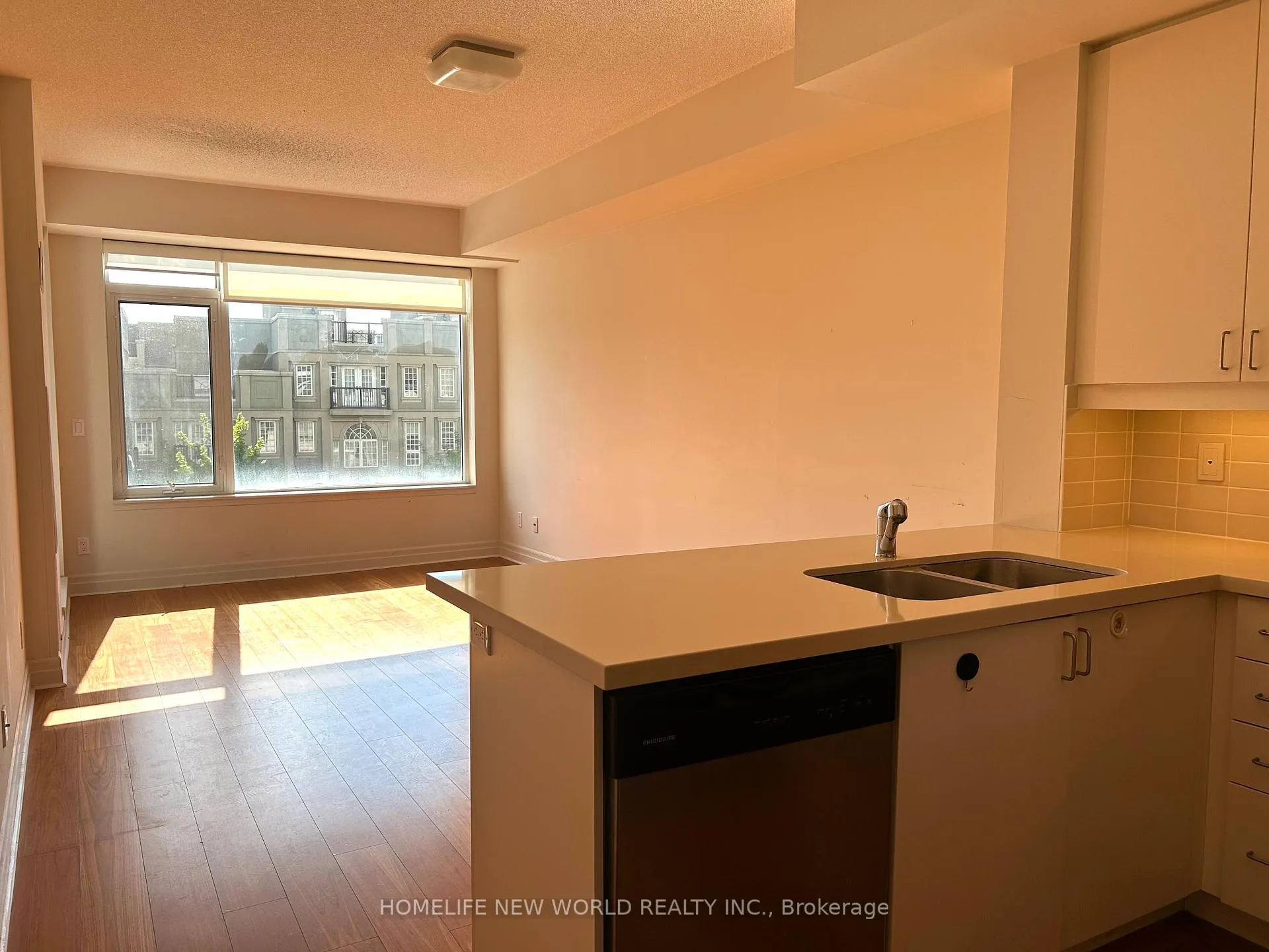 Photo 3 of Unit 306, 8110 Birchmount Road, Markham, Unionville — HOMEH