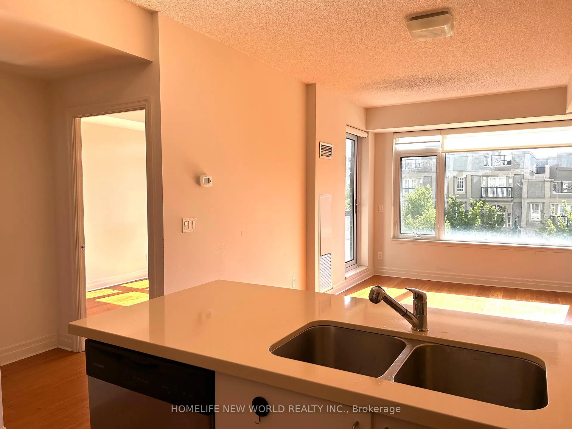 Photo 4 of Unit 306, 8110 Birchmount Road, Markham, Unionville — HOMEH