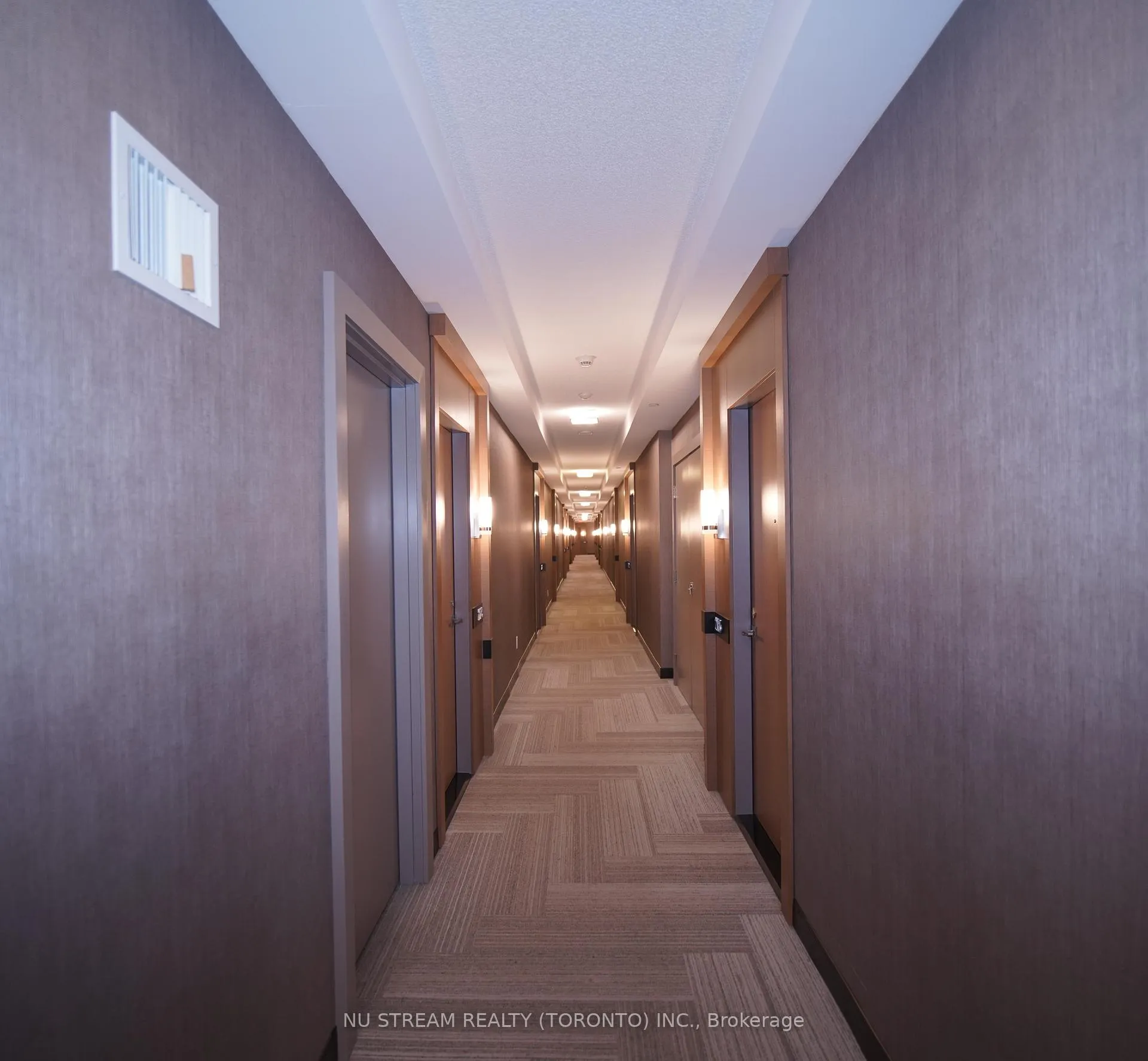 Photo 4 of Unit 223, 28 Uptown Drive, Markham, Unionville — HOMEH