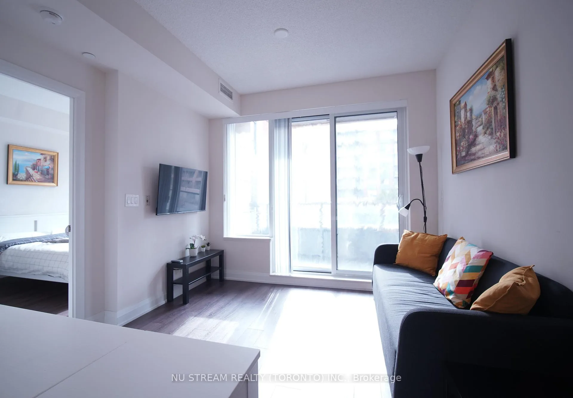 Photo 6 of Unit 223, 28 Uptown Drive, Markham, Unionville — HOMEH