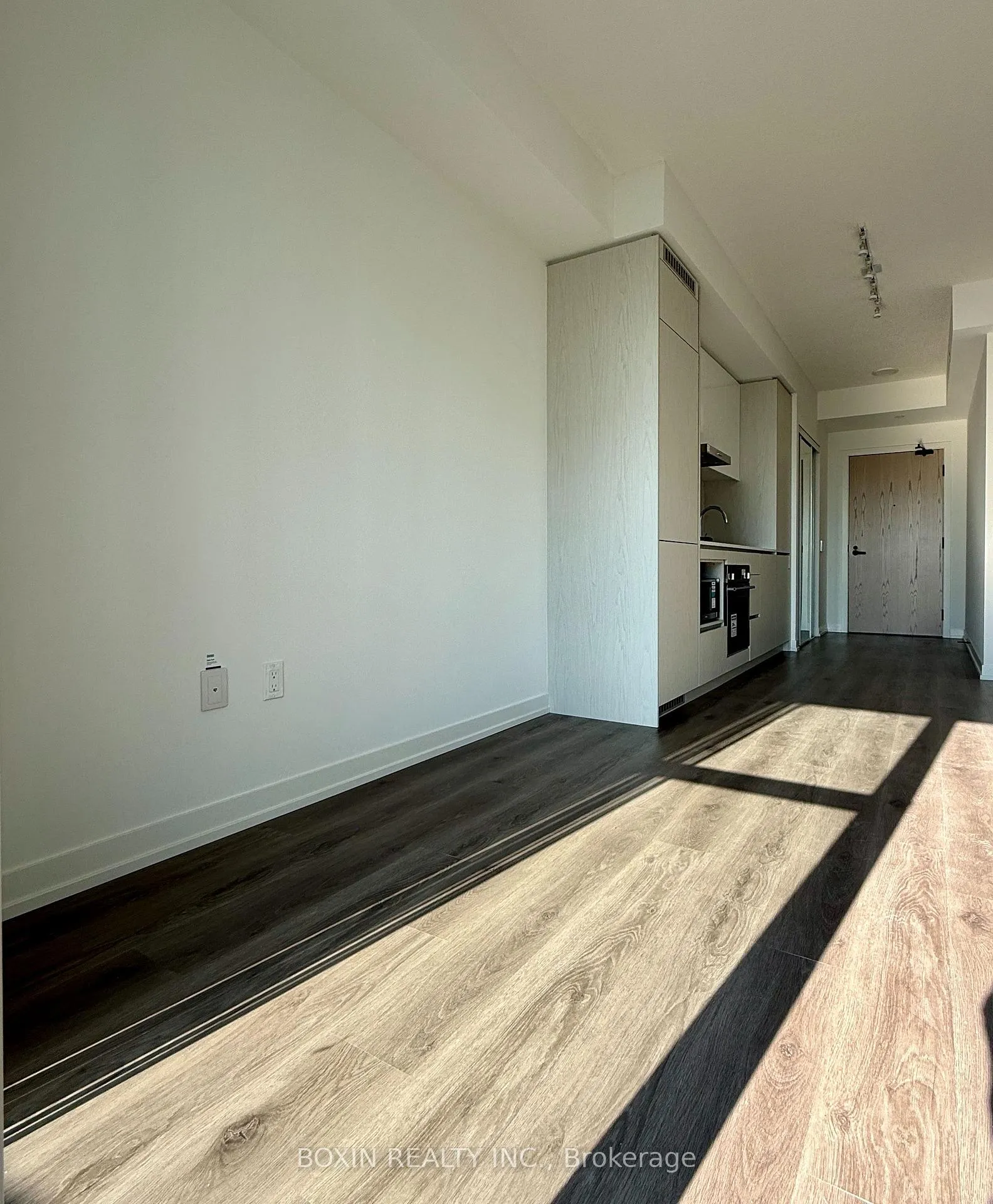 Photo 12 of Unit 515, 28 Interchange Way, Vaughan, Vaughan Corporate Centre — HOMEH