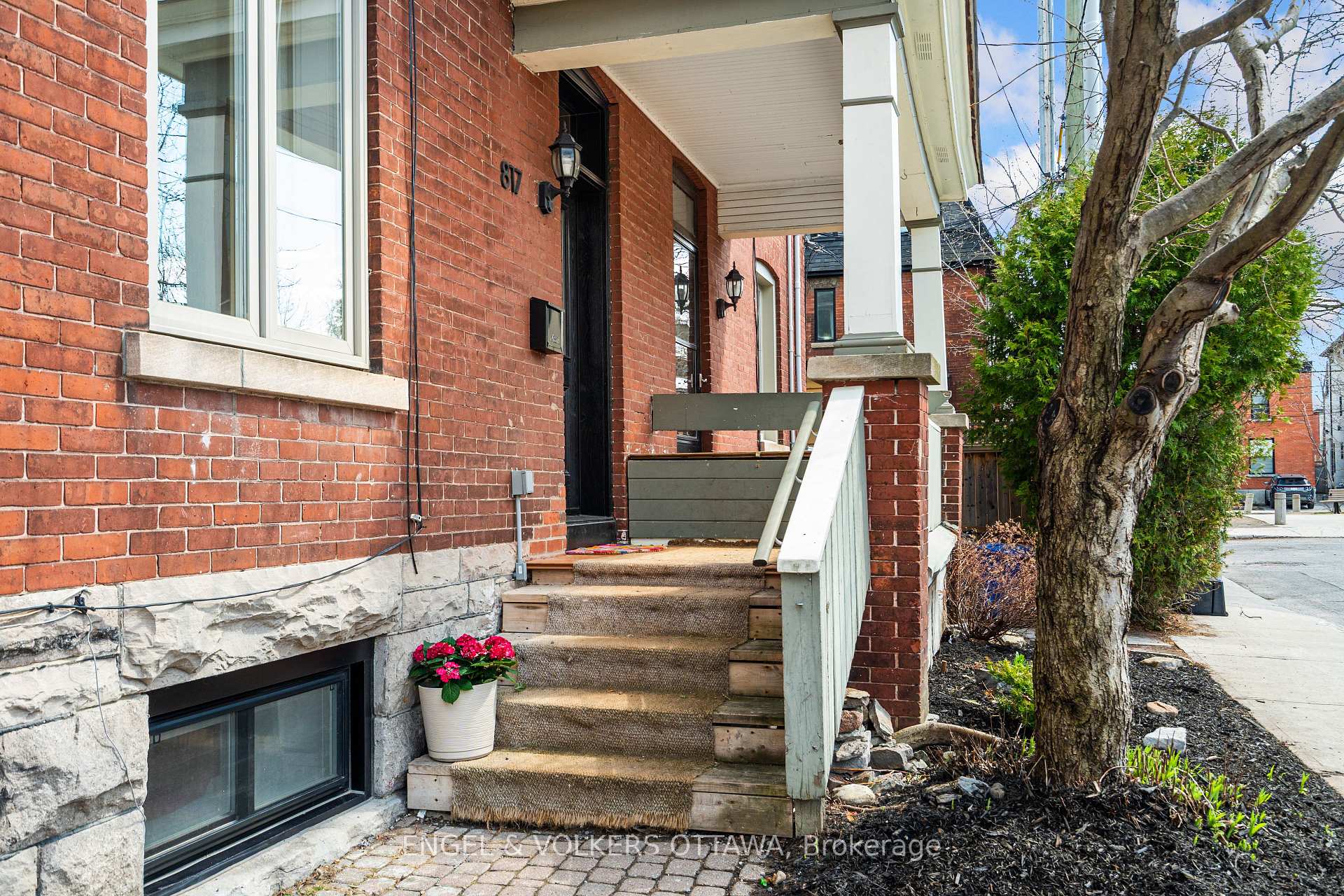 Photo 3 of 817 Lyon Street S, Ottawa, Glebe — HOMEH