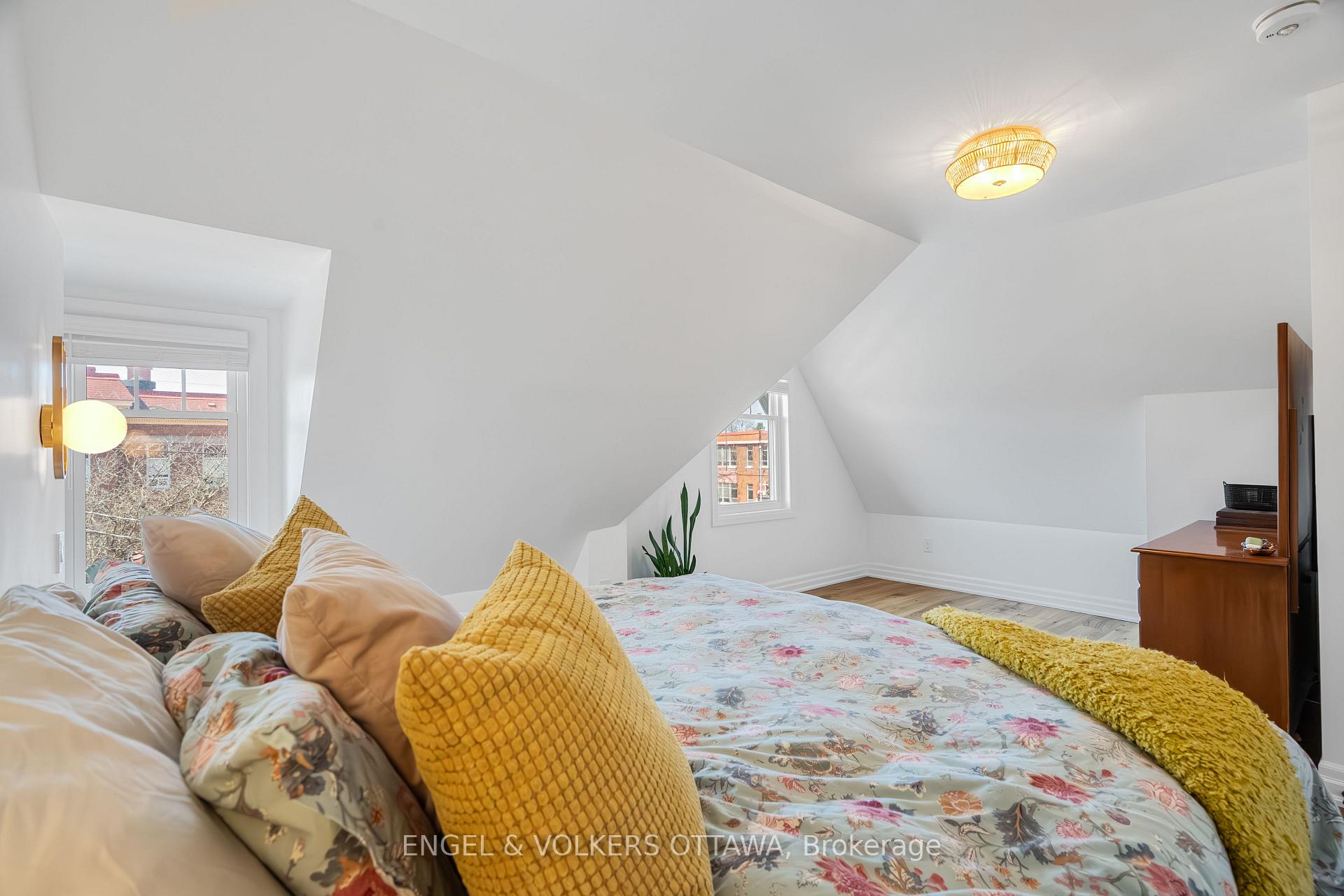 Photo 36 of 817 Lyon Street S, Ottawa, Glebe — HOMEH