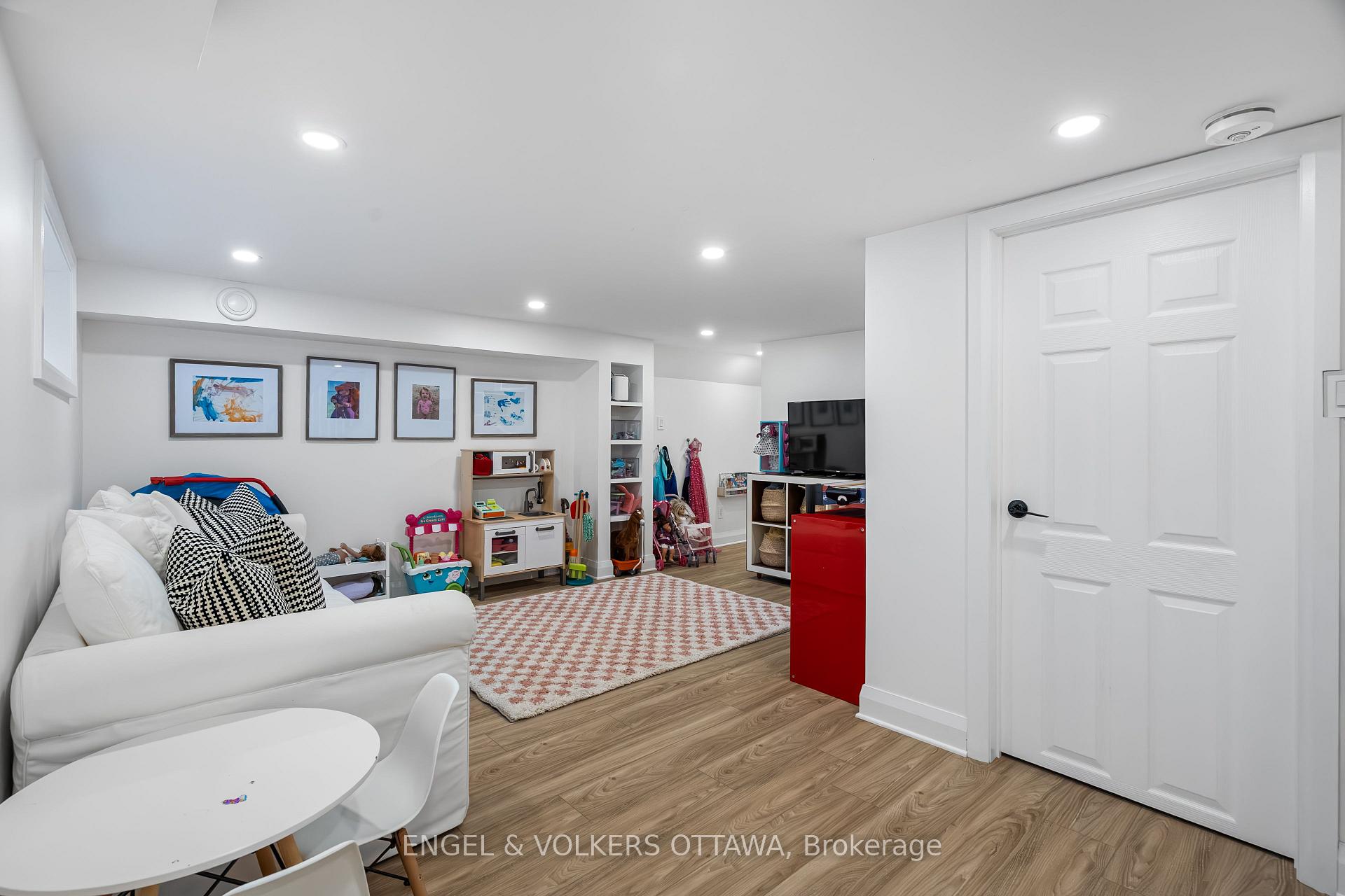 Photo 42 of 817 Lyon Street S, Ottawa, Glebe — HOMEH