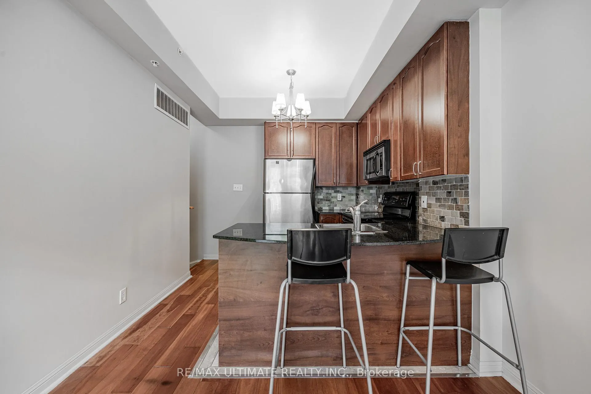 Photo 2 of Unit TH21, 68 Carr Street, Toronto, Kensington-Chinatown — HOMEH