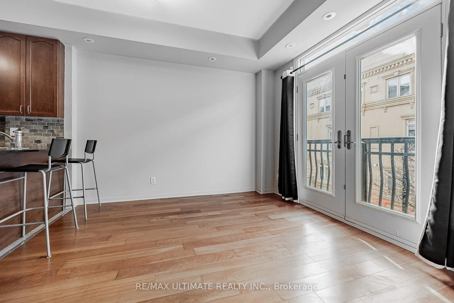Photo 7 of Unit TH21, 68 Carr Street, Toronto, Kensington-Chinatown — HOMEH
