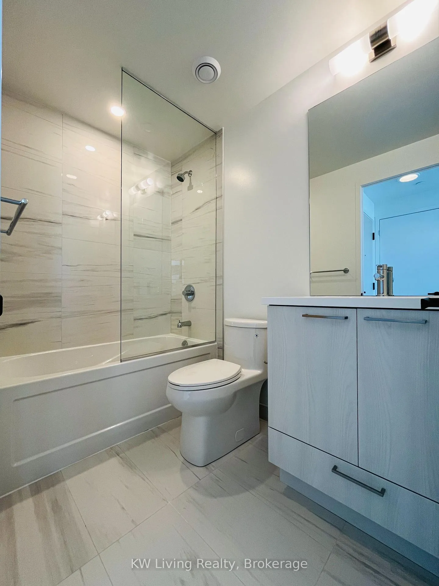 Photo 5 of Unit 5012, 195 Commerce Street, Vaughan, Vaughan Corporate Centre — HOMEH