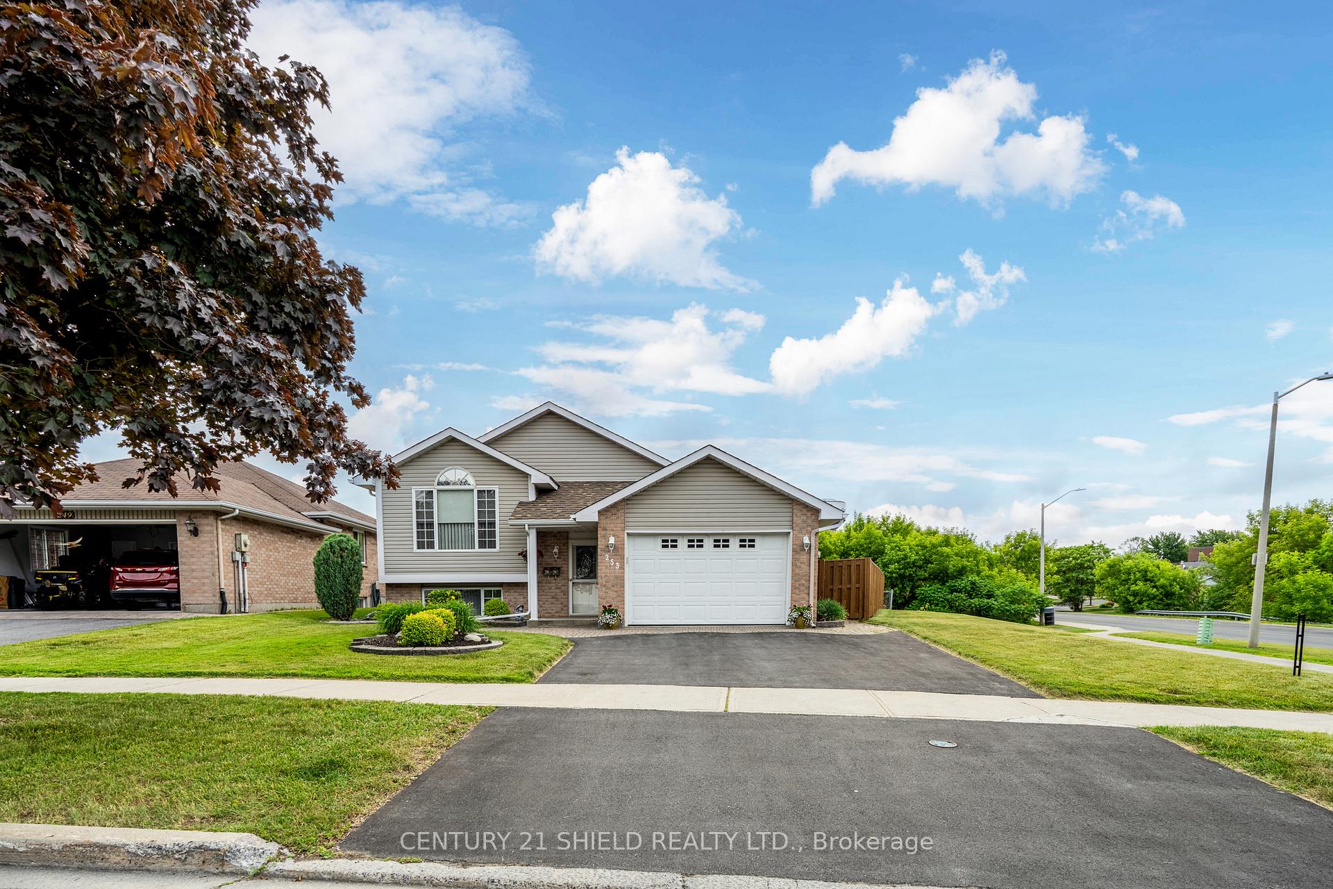 Photo 2 of 253 Northwoods Crescent, Cornwall — HOMEH