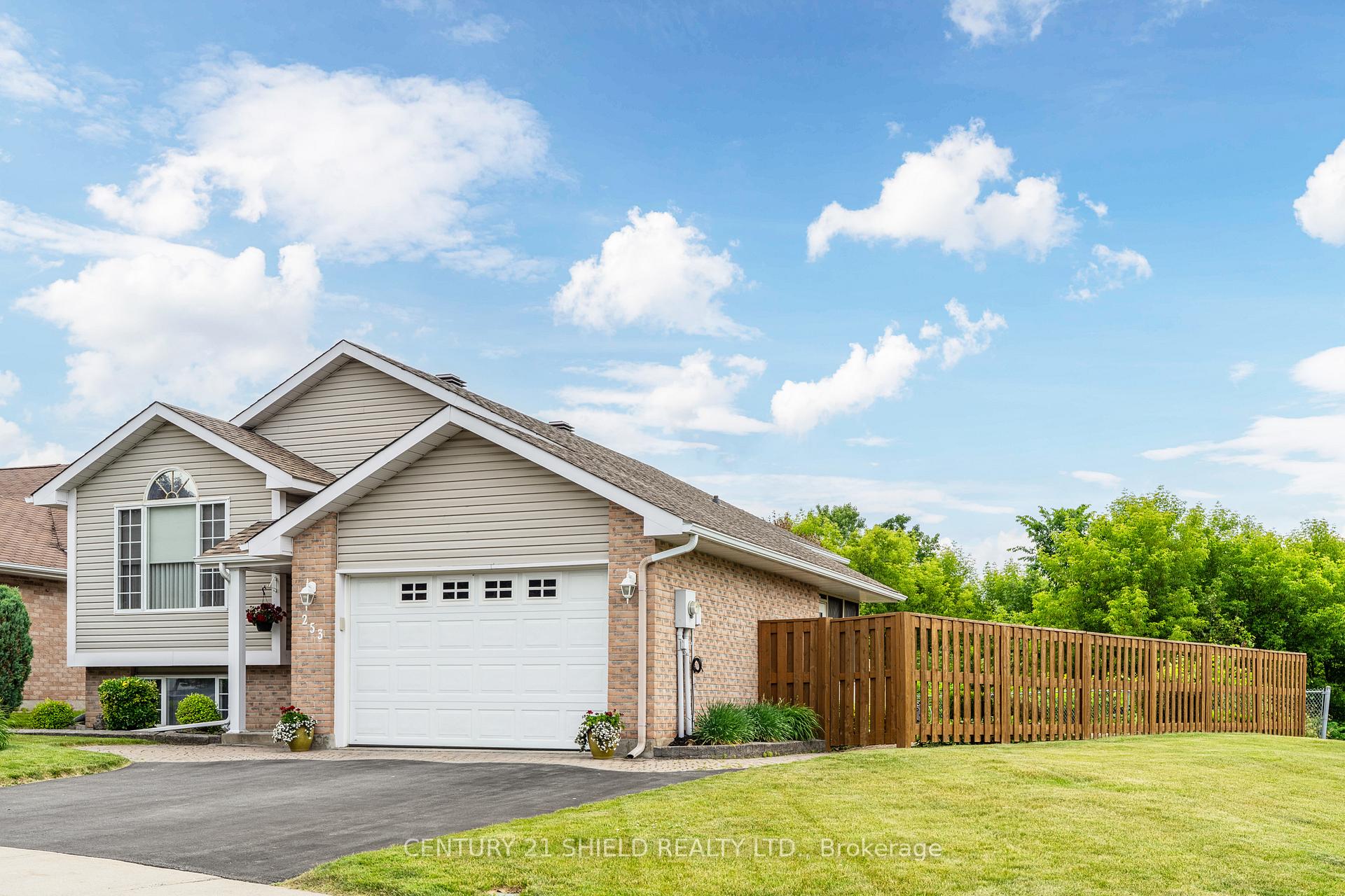Photo 4 of 253 Northwoods Crescent, Cornwall — HOMEH