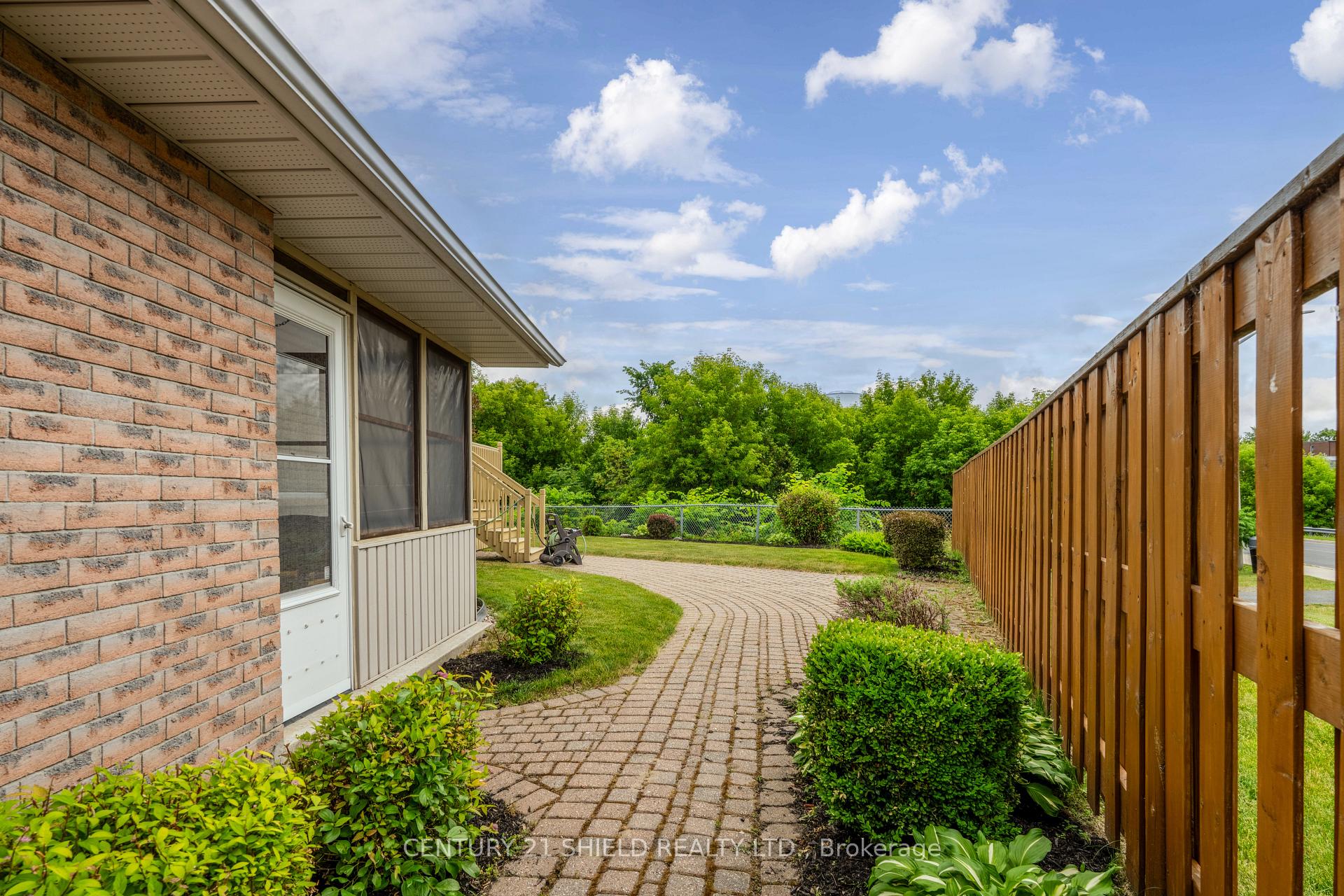 Photo 10 of 253 Northwoods Crescent, Cornwall — HOMEH