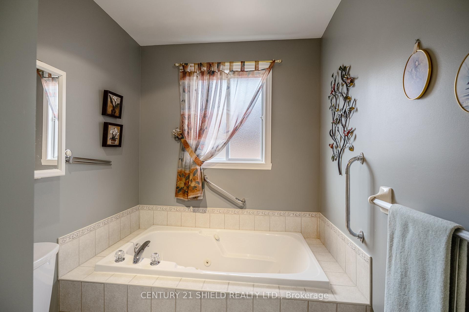 Photo 23 of 253 Northwoods Crescent, Cornwall — HOMEH