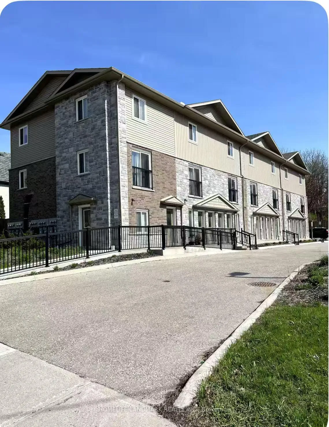 Front of Unit 14, 122 Courtland Avenue E