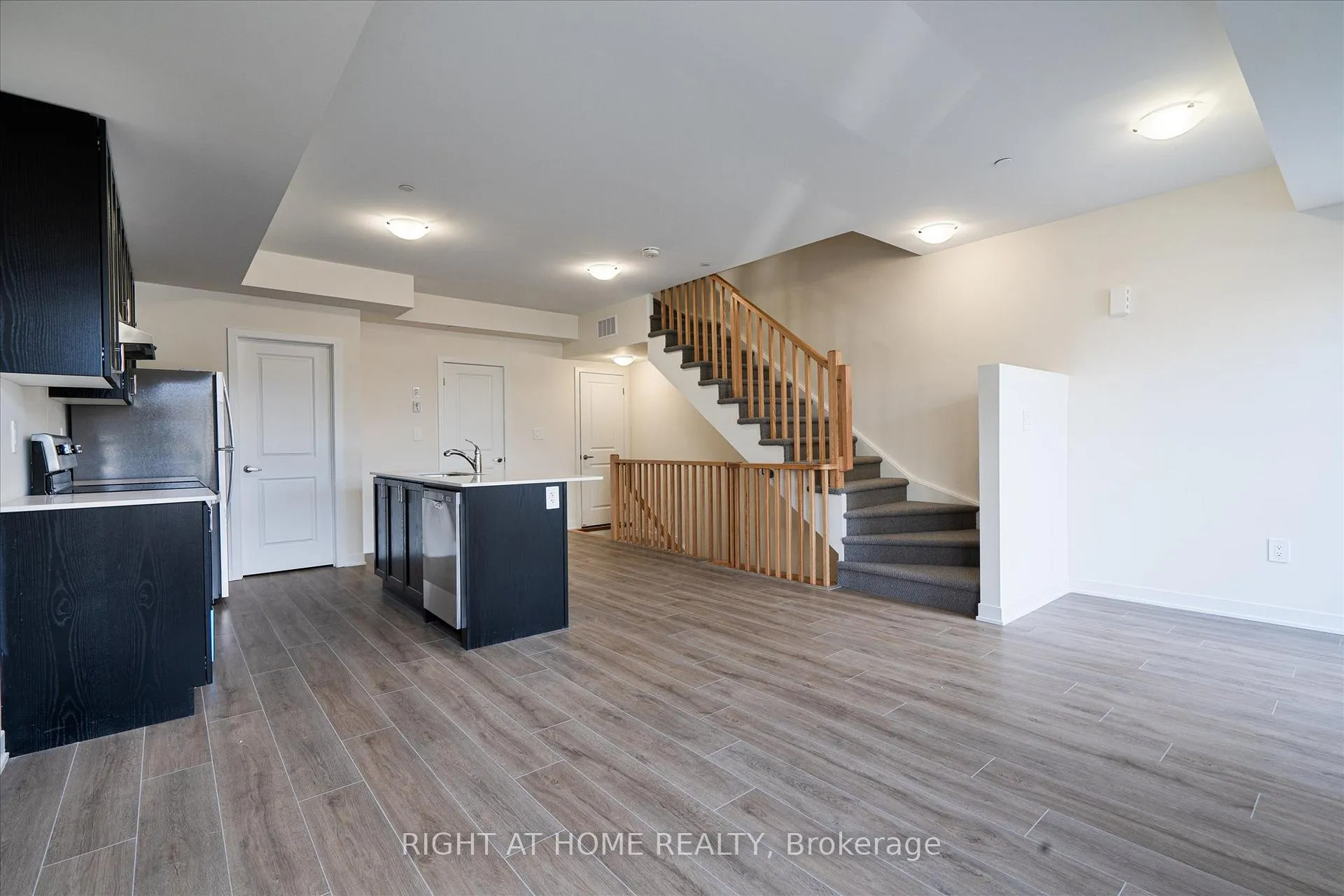 Photo 4 of Unit 305, 755 Omega Drive, Pickering, Woodlands — HOMEH