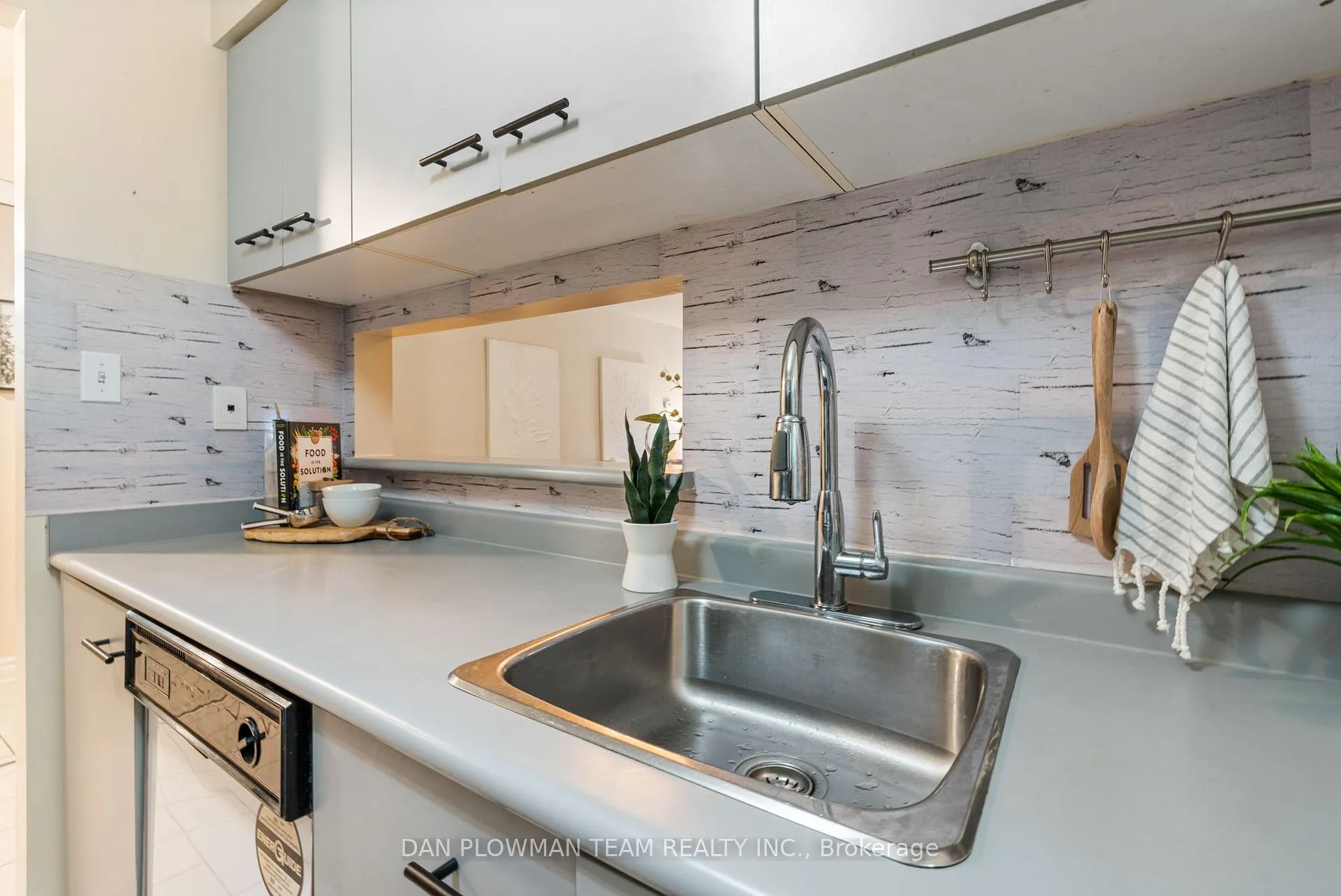 Photo 14 of Unit 215, 195 Lake Driveway, Ajax, South West — HOMEH
