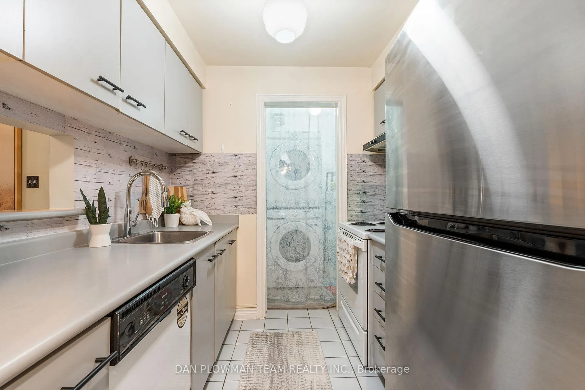 Photo 15 of Unit 215, 195 Lake Driveway, Ajax, South West — HOMEH