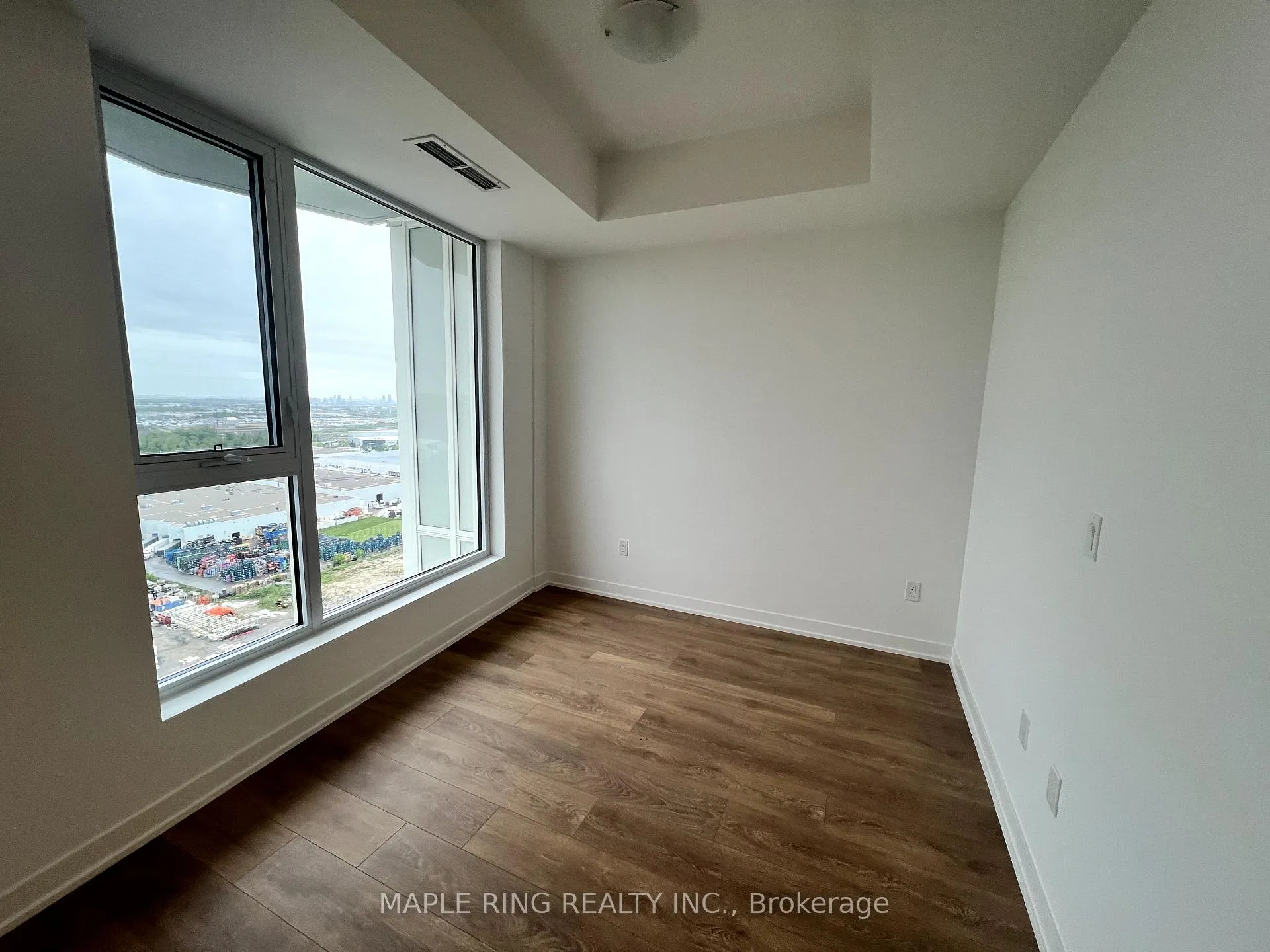Photo 4 of Unit 2129, 498 Caldari Road, Vaughan, Concord — HOMEH
