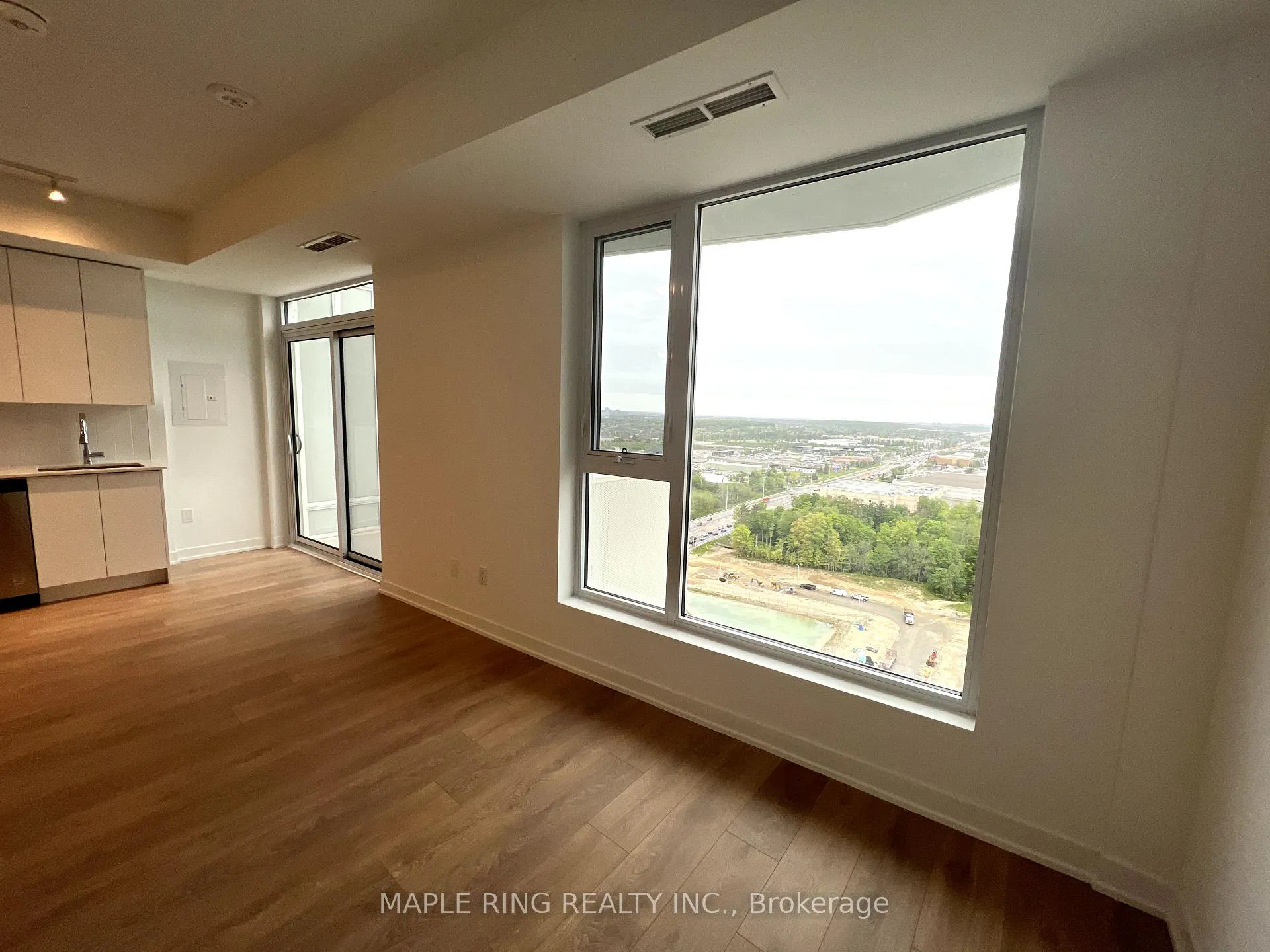 Photo 5 of Unit 2129, 498 Caldari Road, Vaughan, Concord — HOMEH