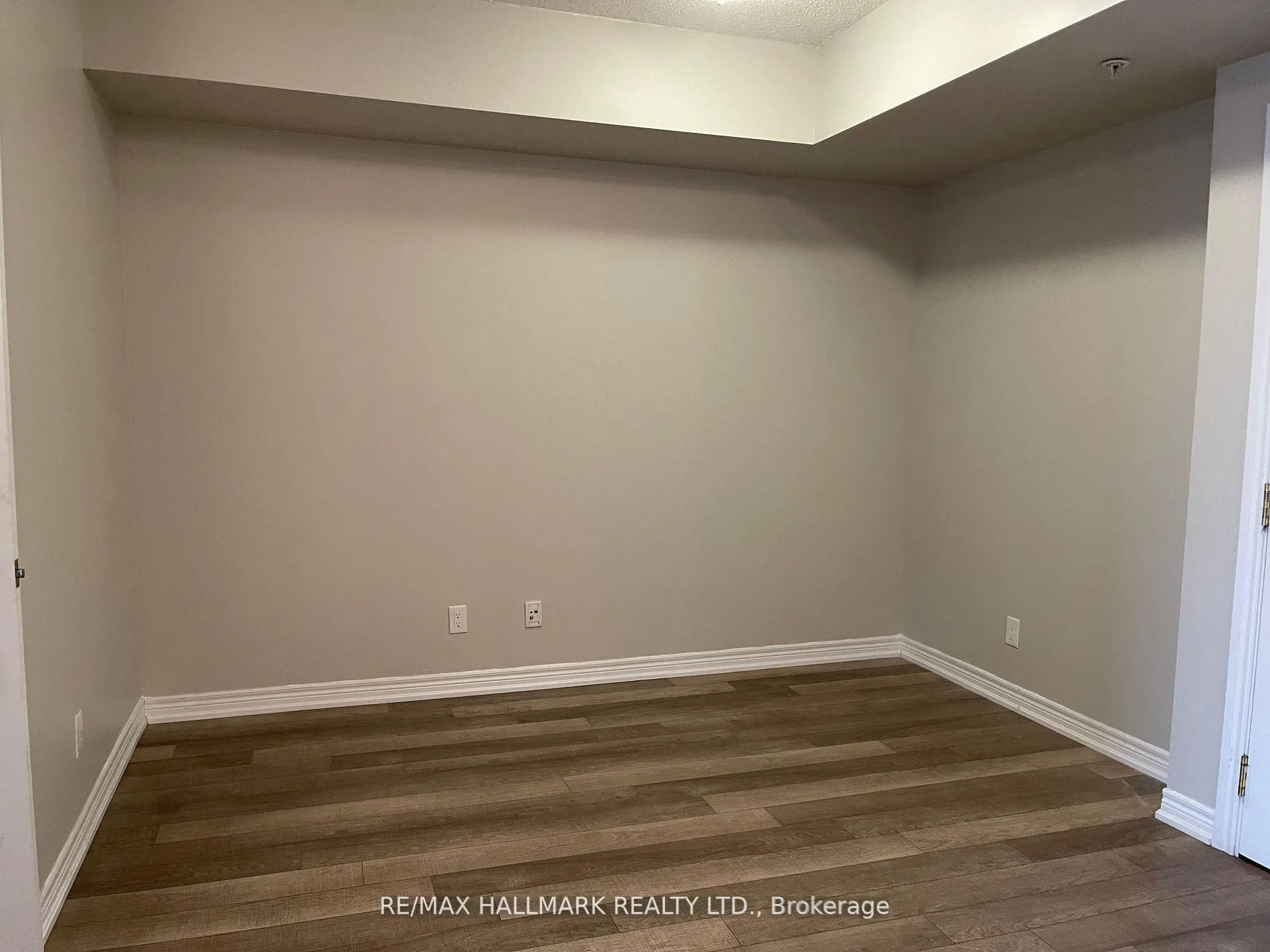 Photo 10 of Unit 1004, 9255 Jane Street, Vaughan, Maple — HOMEH