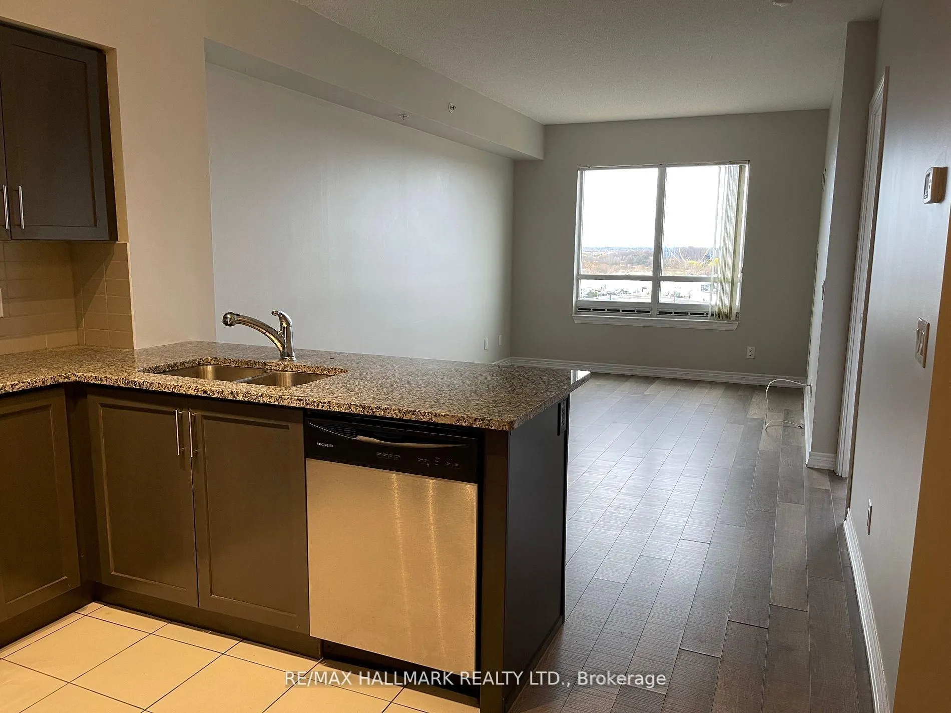 Photo 11 of Unit 1004, 9255 Jane Street, Vaughan, Maple — HOMEH