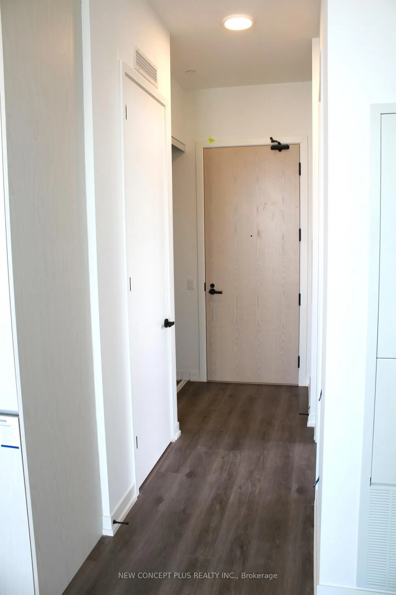 Photo 3 of Unit #1905, 28 Interchange Way, Vaughan, Vaughan Corporate Centre — HOMEH