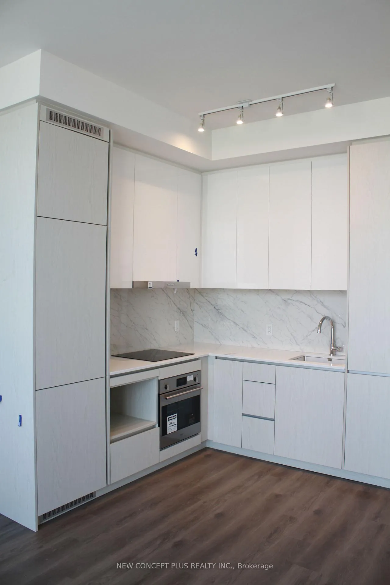 Photo 4 of Unit #1905, 28 Interchange Way, Vaughan, Vaughan Corporate Centre — HOMEH