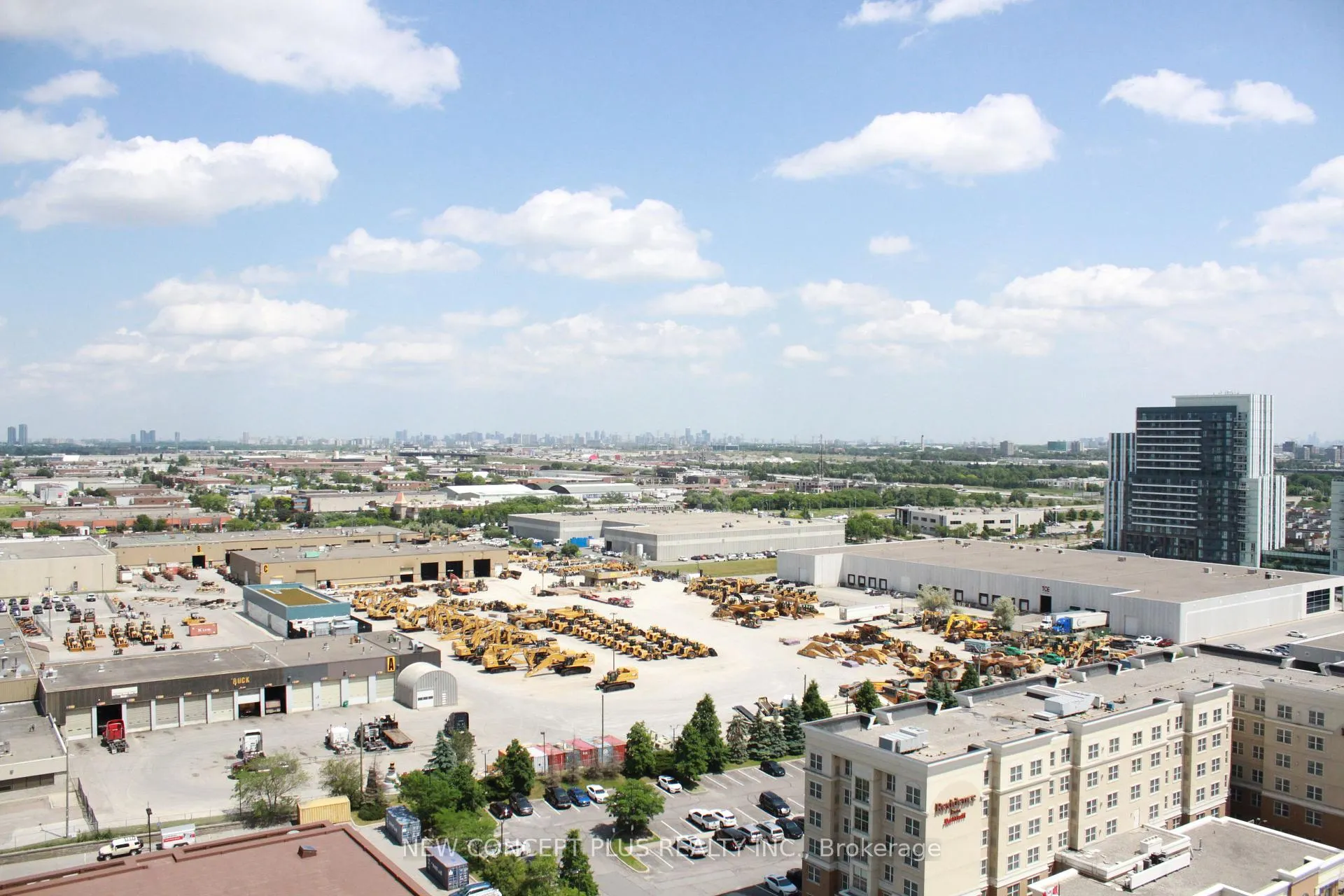 Photo 9 of Unit #1905, 28 Interchange Way, Vaughan, Vaughan Corporate Centre — HOMEH
