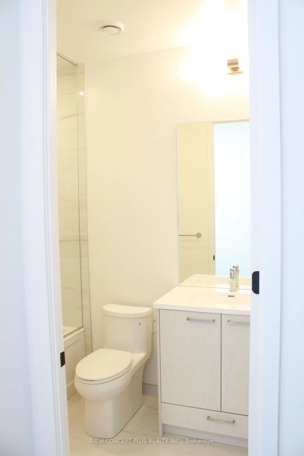 Photo 12 of Unit #1905, 28 Interchange Way, Vaughan, Vaughan Corporate Centre — HOMEH