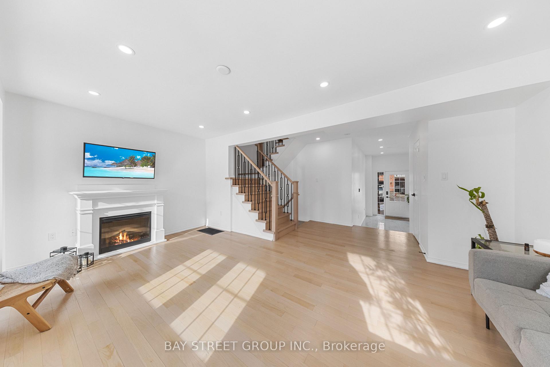 Photo 10 of 112 Barnham Street, Ajax, Central East — HOMEH