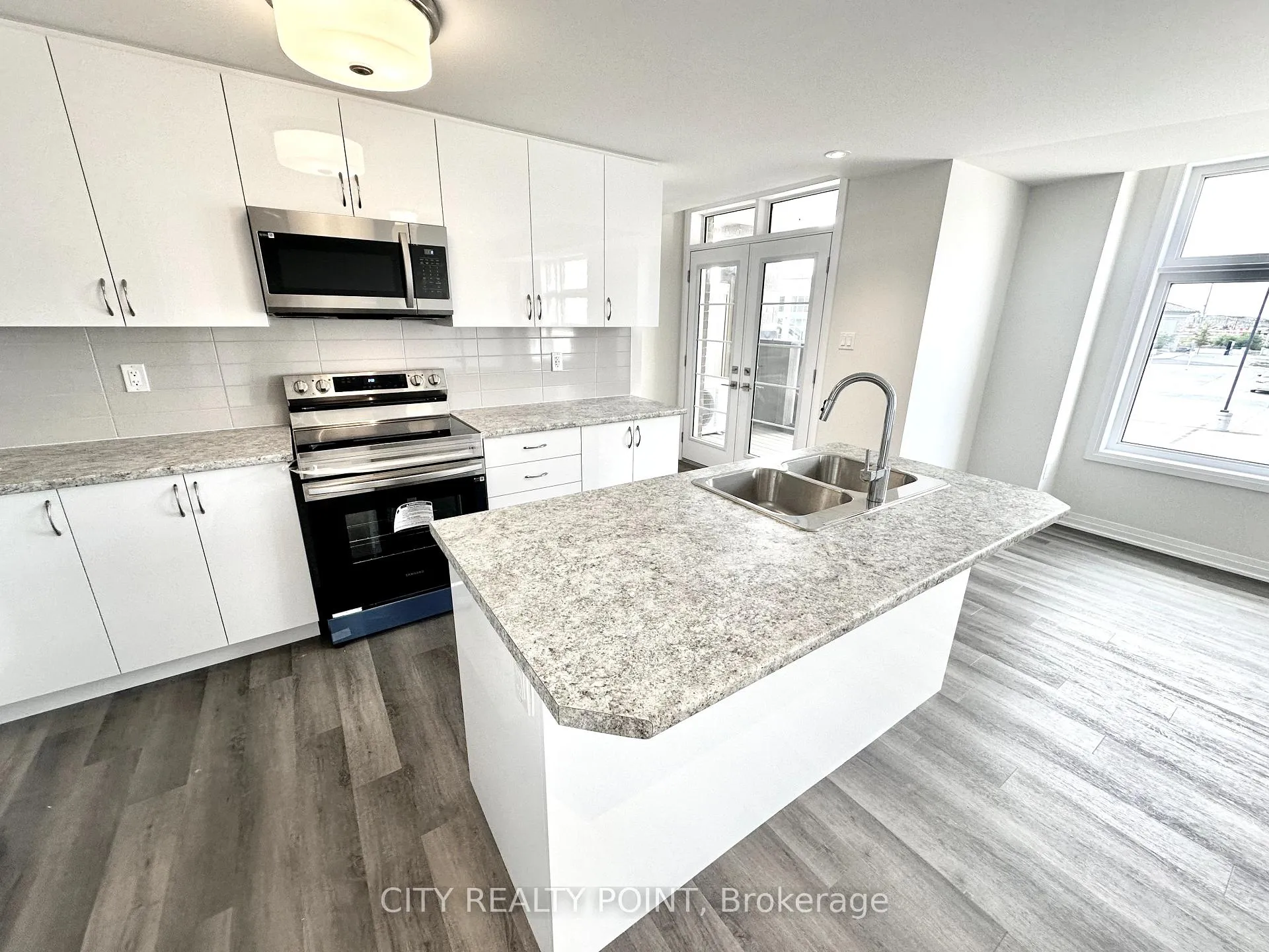 Photo 4 of Unit 5, 15 Fieldridge Crescent N, Brampton, Sandringham-Wellington North — HOMEH