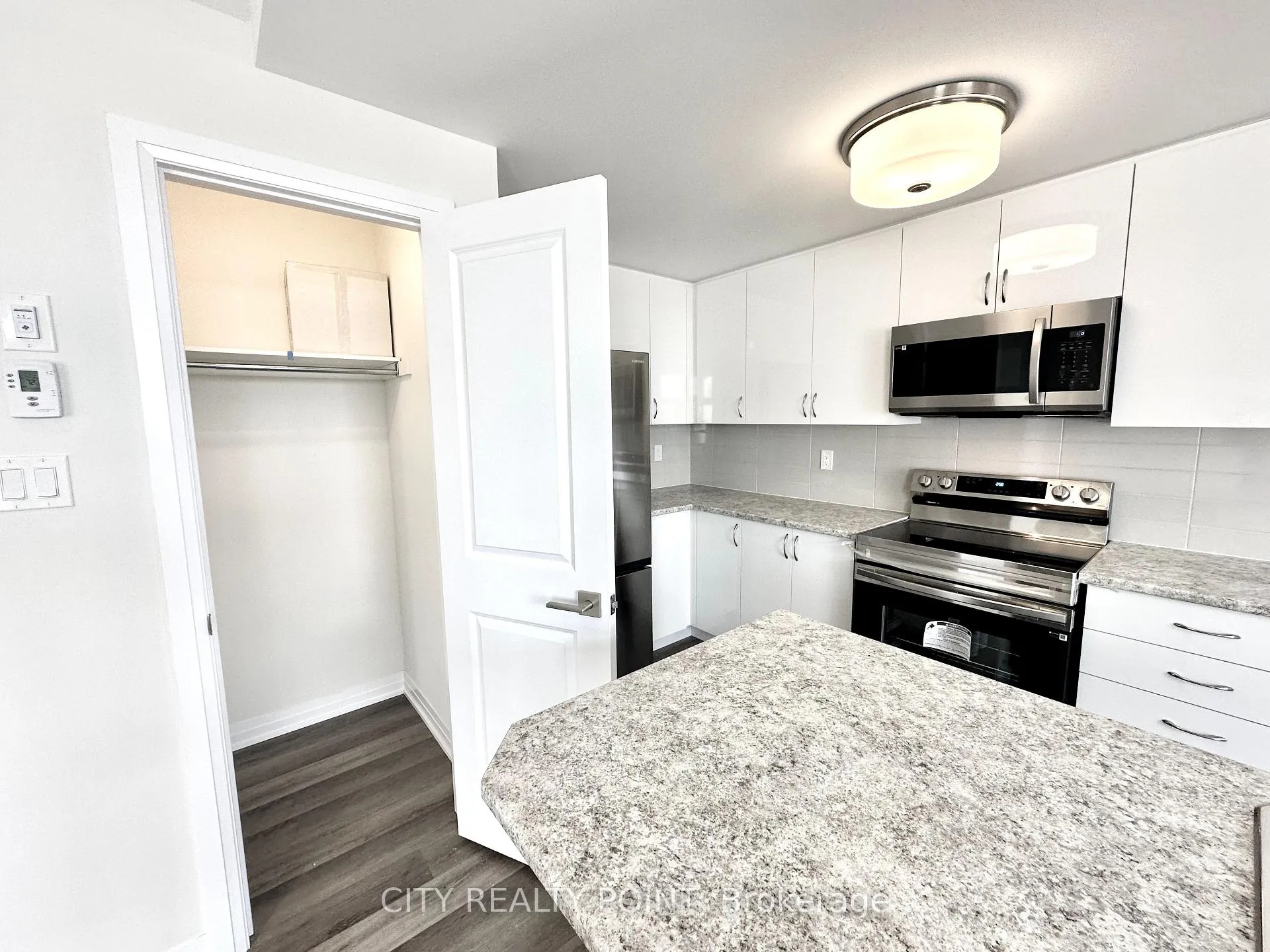 Photo 6 of Unit 5, 15 Fieldridge Crescent N, Brampton, Sandringham-Wellington North — HOMEH