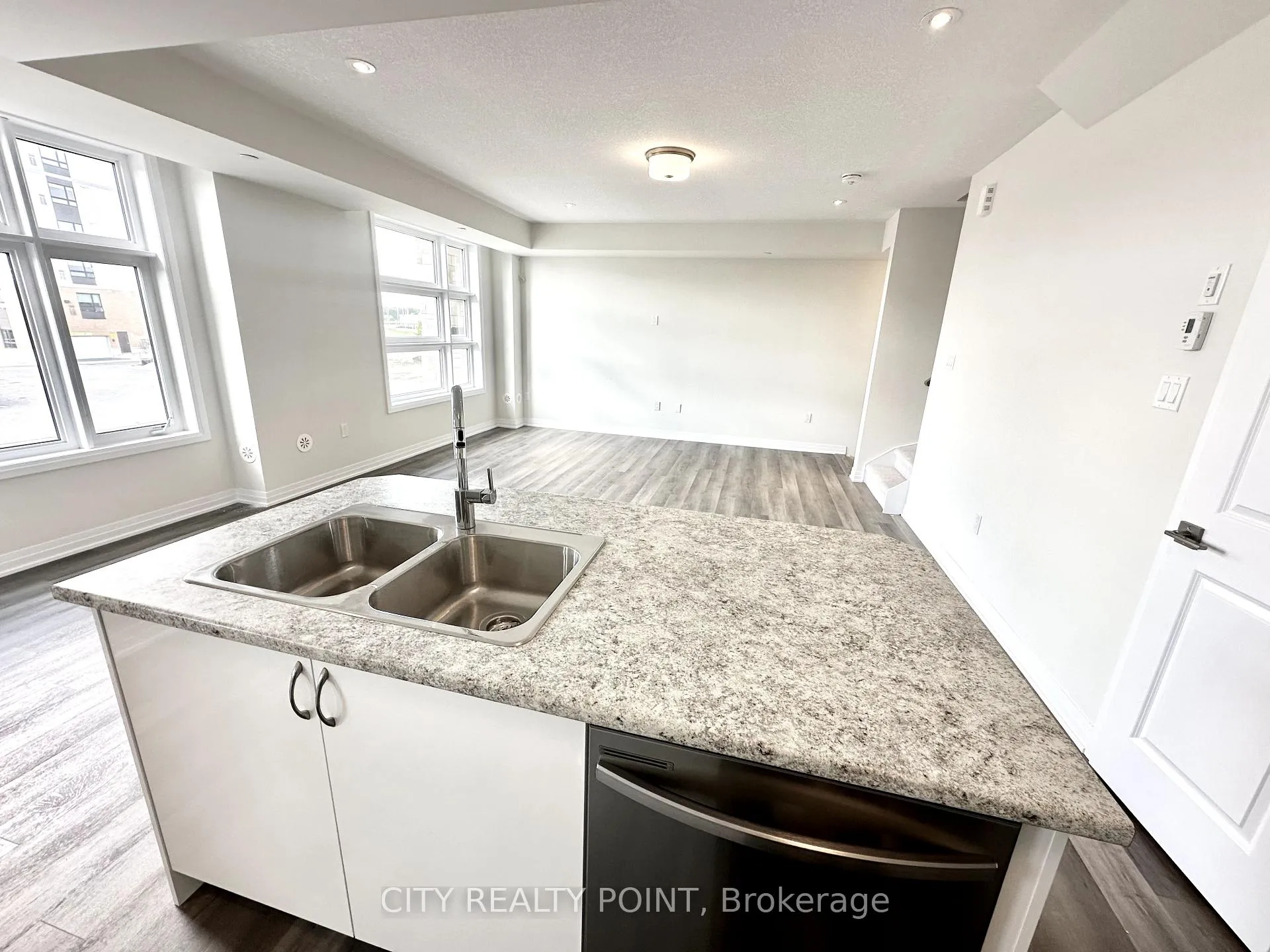 Photo 7 of Unit 5, 15 Fieldridge Crescent N, Brampton, Sandringham-Wellington North — HOMEH