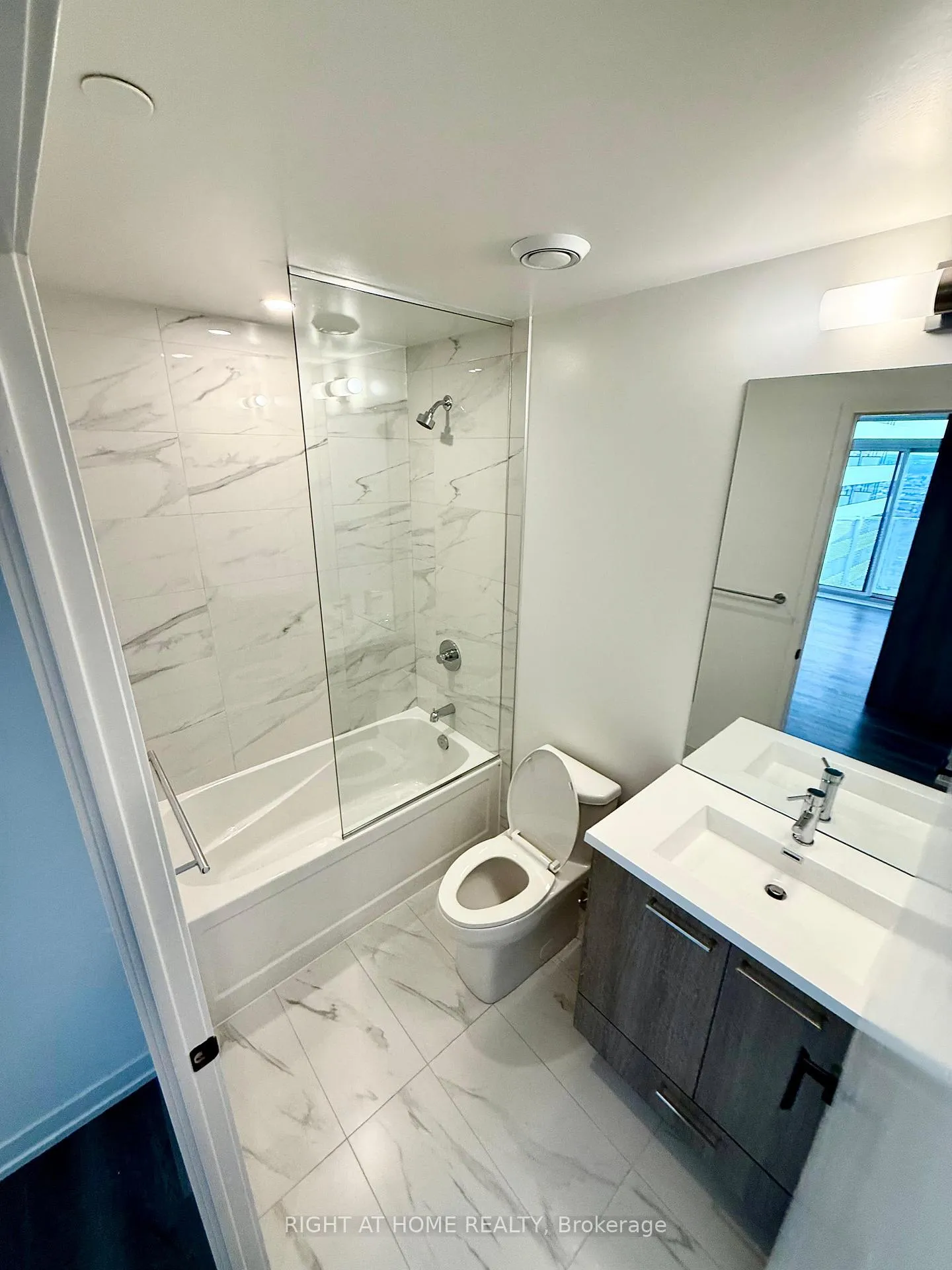 Photo 7 of Unit 5015, 195 Commerce Street, Vaughan, Vaughan Corporate Centre — HOMEH