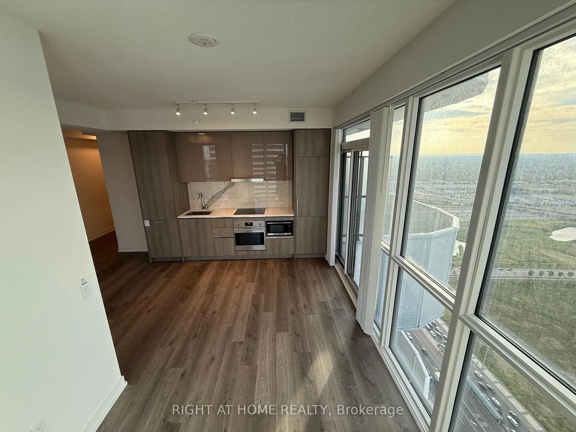 Photo 14 of Unit 5015, 195 Commerce Street, Vaughan, Vaughan Corporate Centre — HOMEH