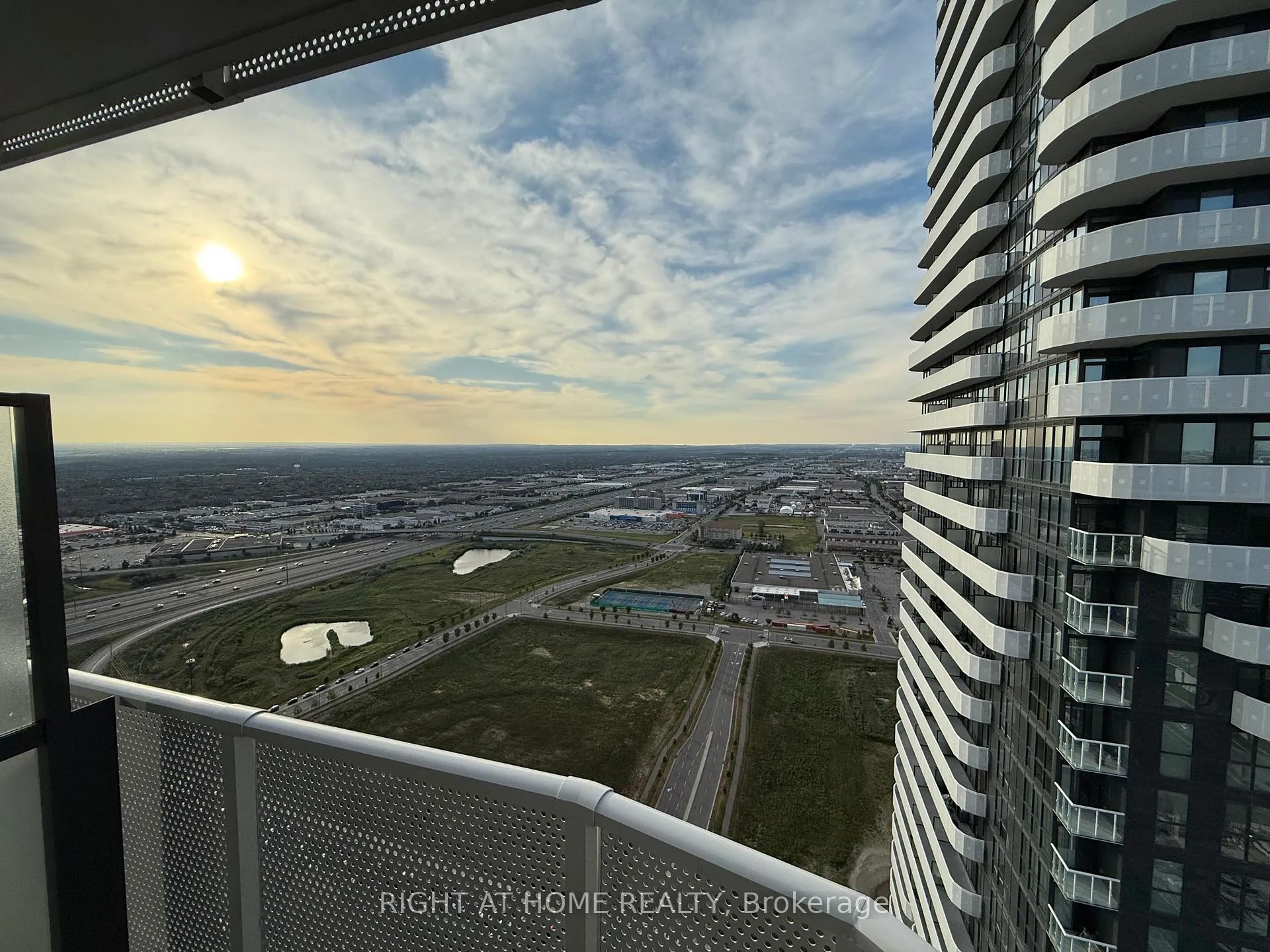 Photo 15 of Unit 5015, 195 Commerce Street, Vaughan, Vaughan Corporate Centre — HOMEH